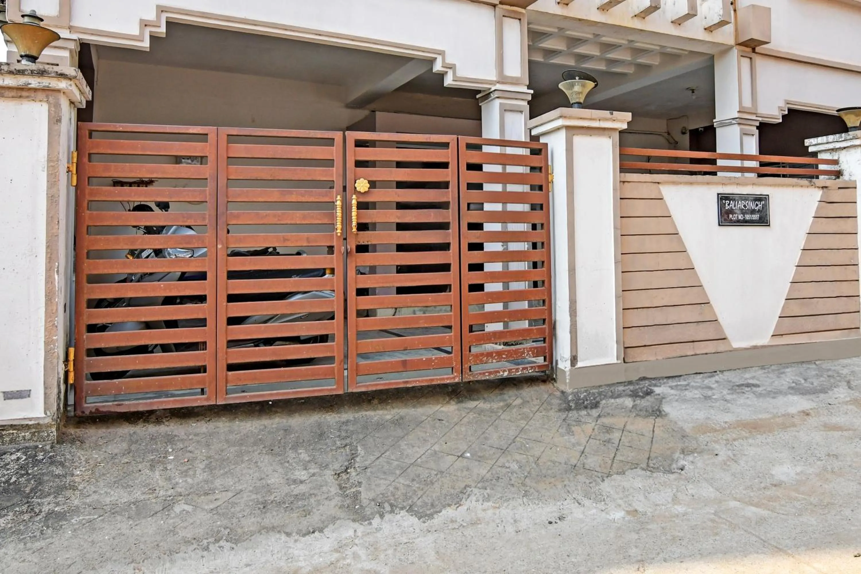 Facade/entrance in Hotel O Regal Stays