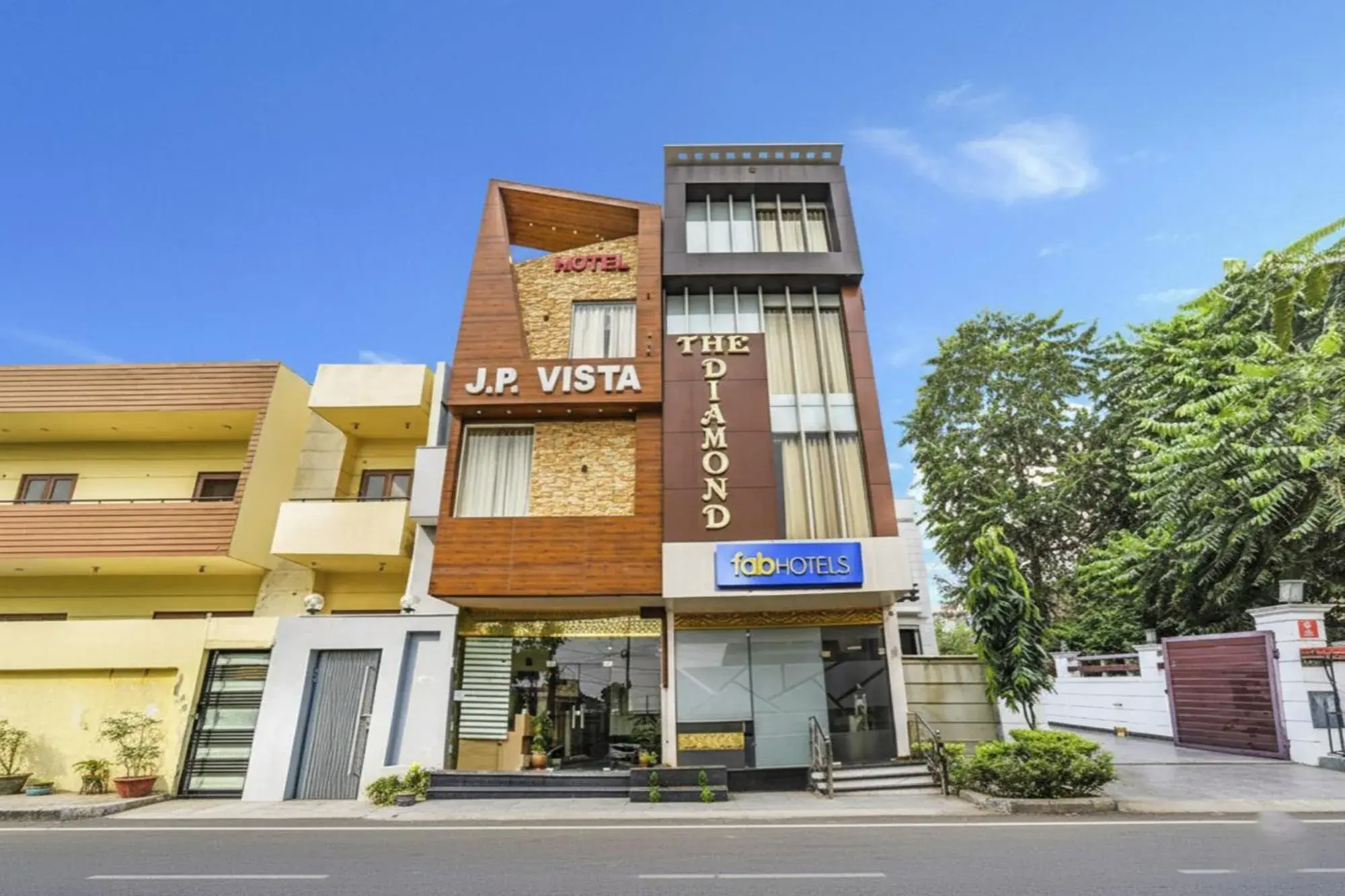 Property building in FabHotel Diamond Zirakpur Property building in FabHotel Diamond Zirakpur