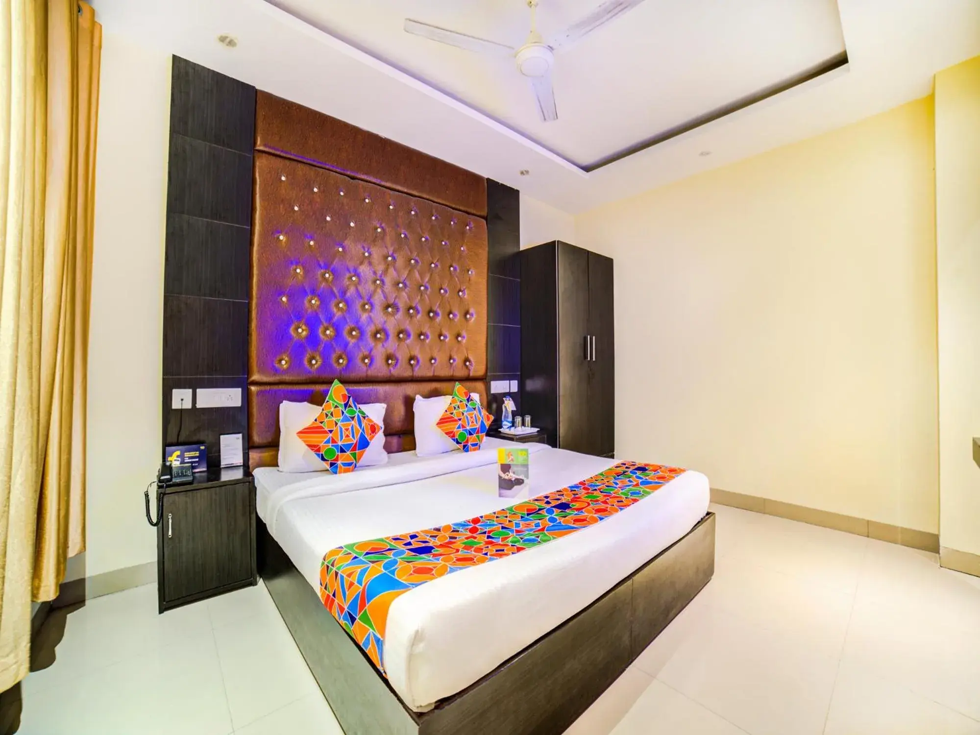 Deluxe Room - single occupancy in FabHotel Diamond Zirakpur Deluxe Room - single occupancy in FabHotel Diamond Zirakpur