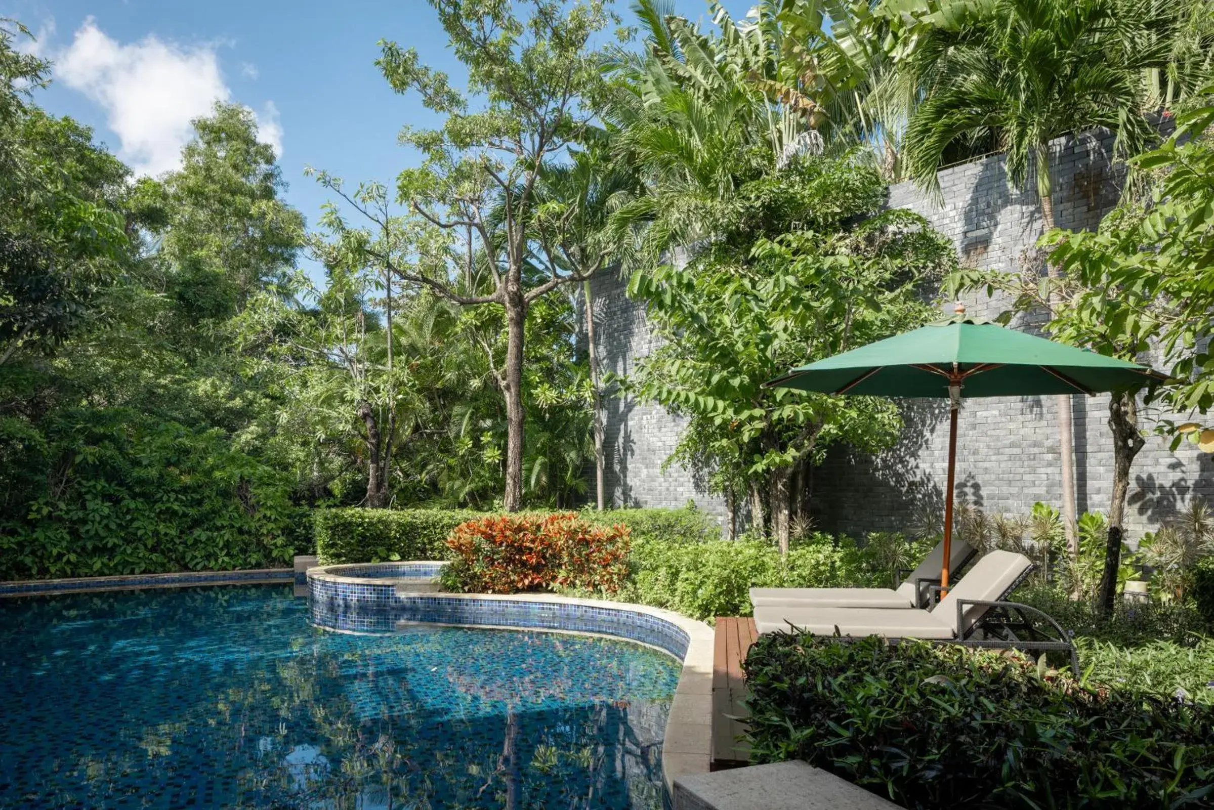 Swimming pool in Banyan Tree Sanya Swimming pool in Banyan Tree Sanya