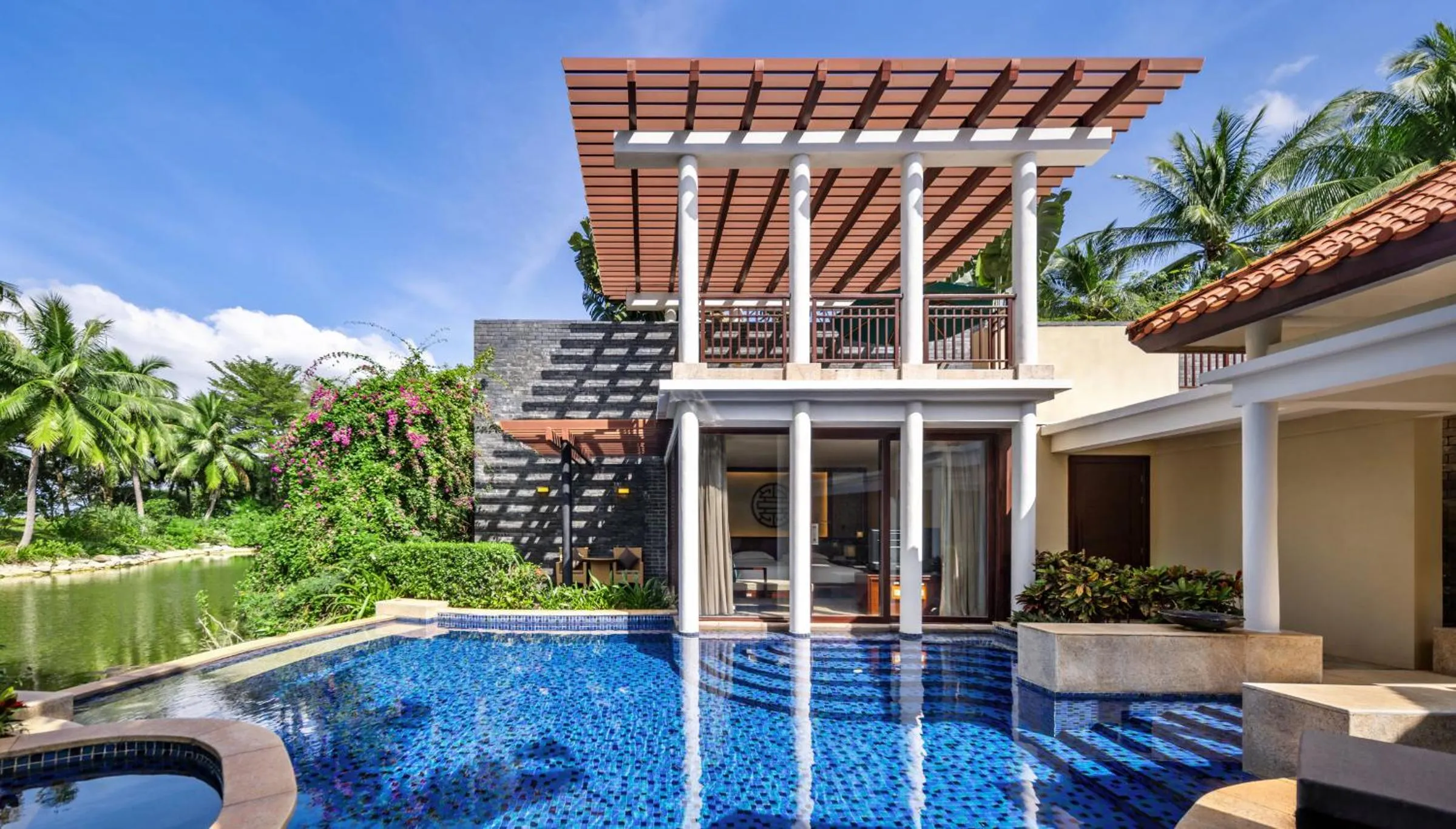 Pool view in Banyan Tree Sanya
