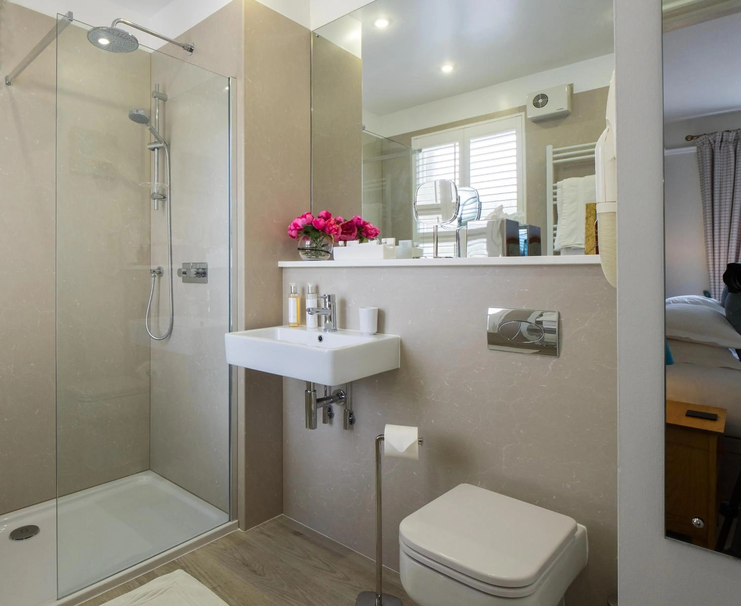 Shower in Chestnuts House Boutique B&B