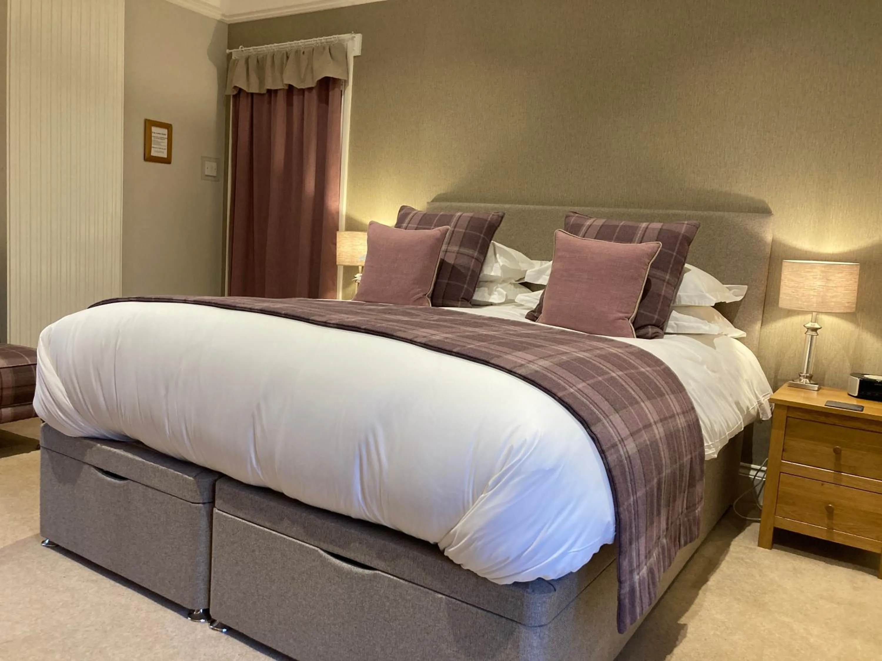 Bedroom, Bed in Chestnuts House Boutique B&B