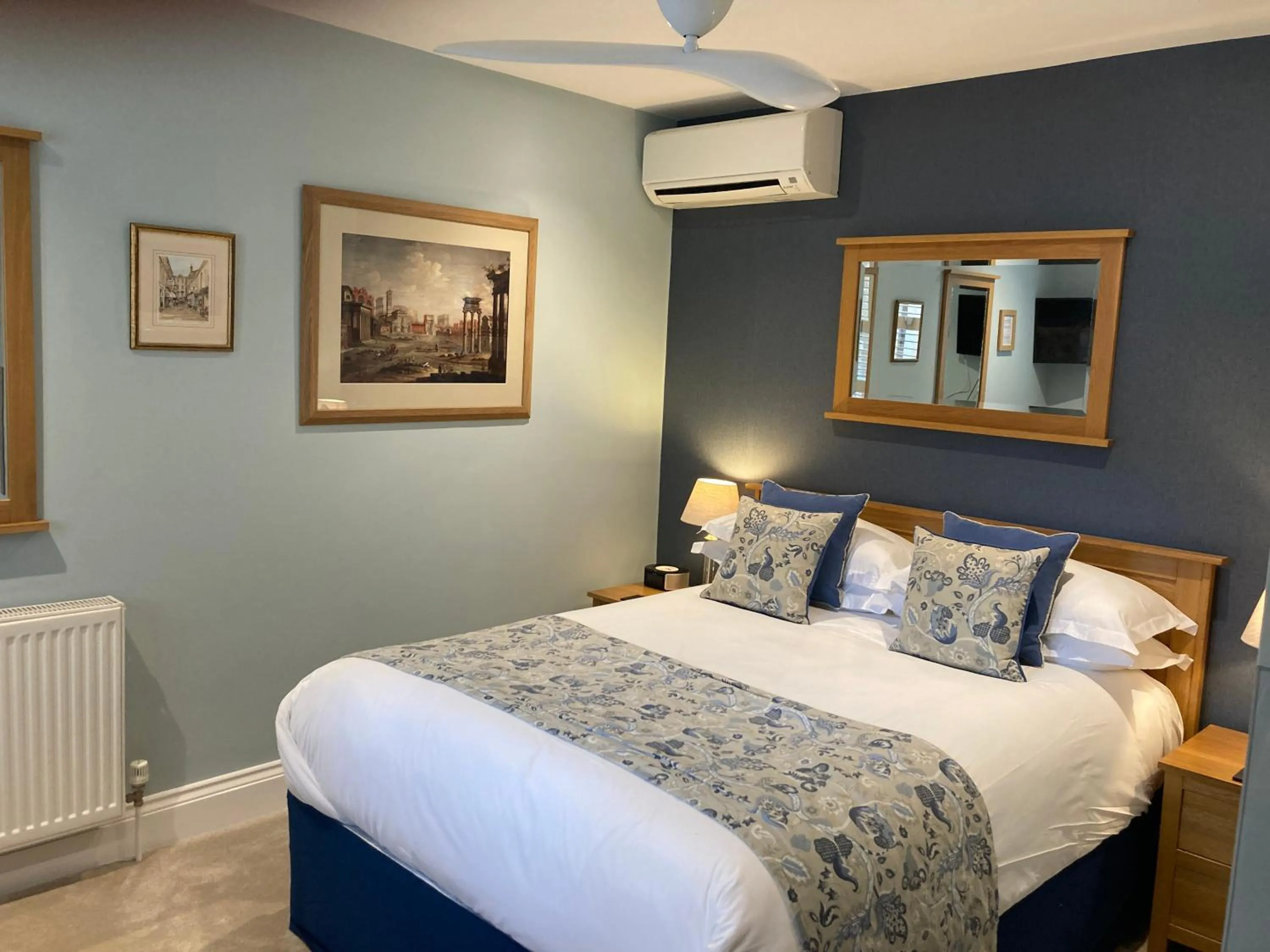 Bedroom, Bed in Chestnuts House Boutique B&B