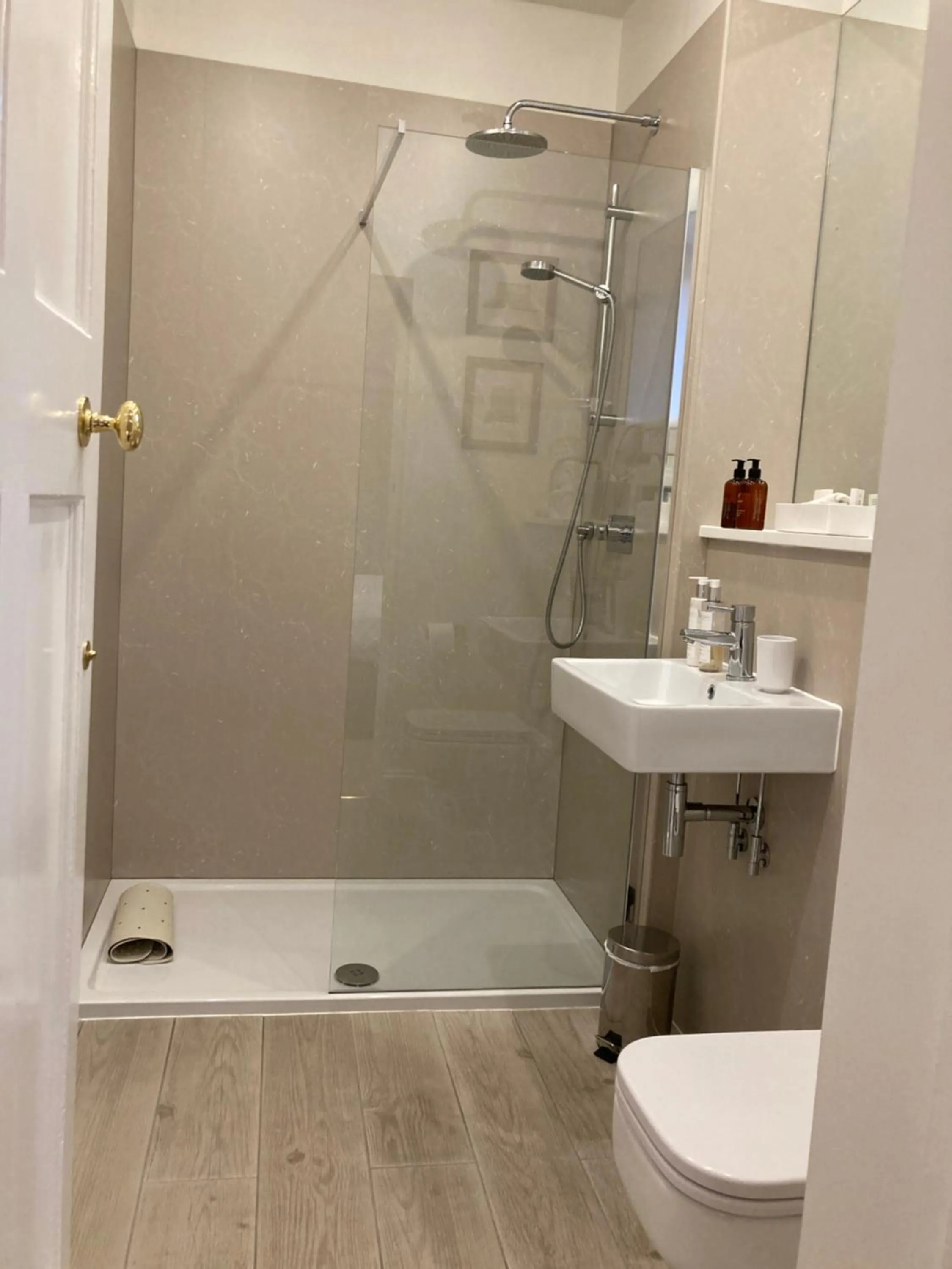 Bathroom in Chestnuts House Boutique B&B