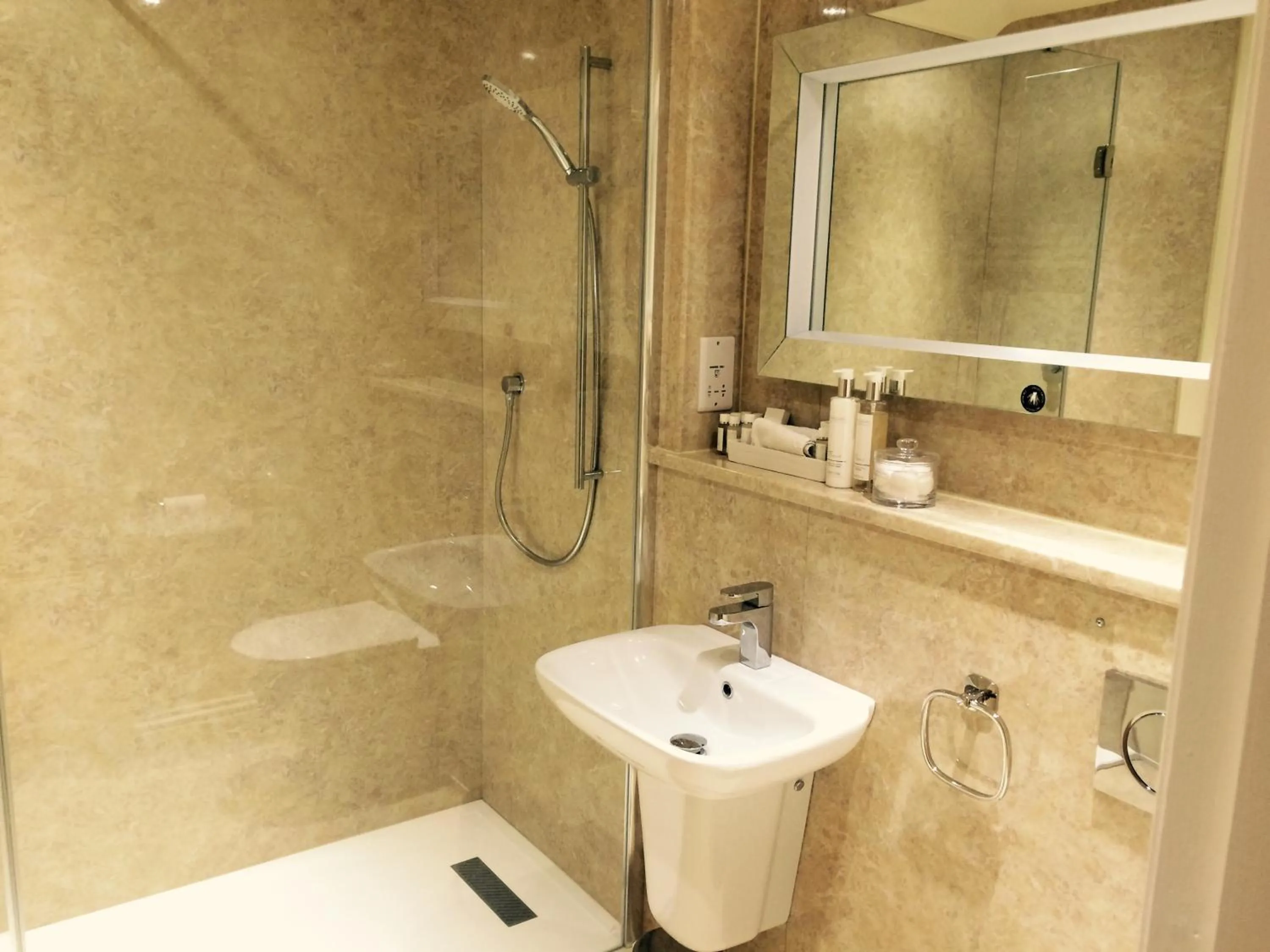 Bathroom in Chestnuts House Boutique B&B