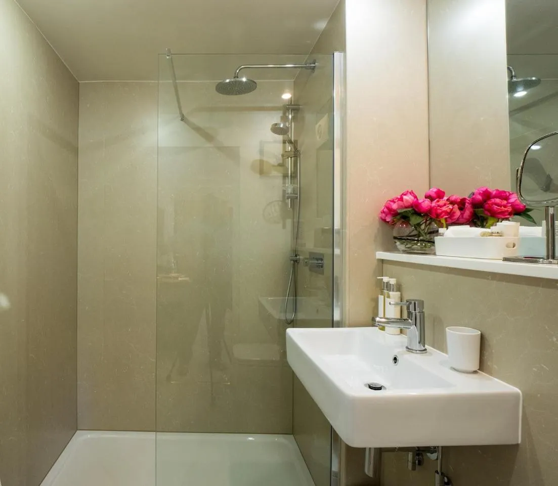 Shower in Chestnuts House Boutique B&B