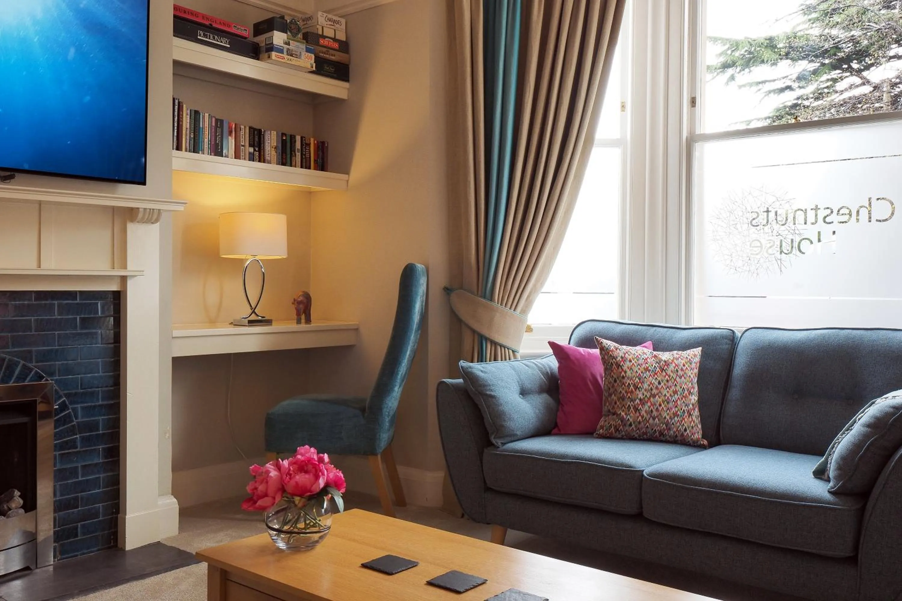 Library in Chestnuts House Boutique B&B