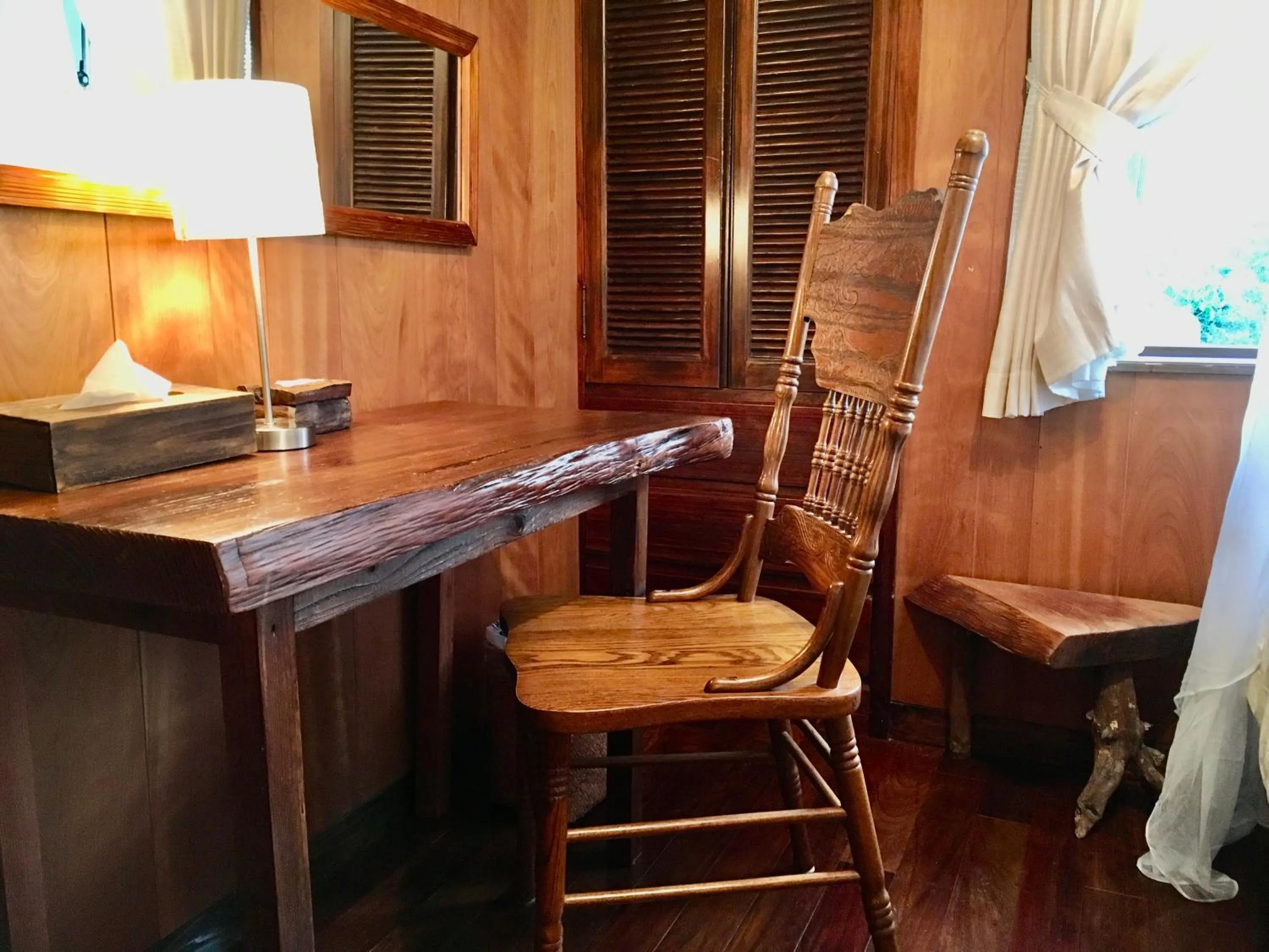 hair dresser in Milk-ya Women-Only Guest House