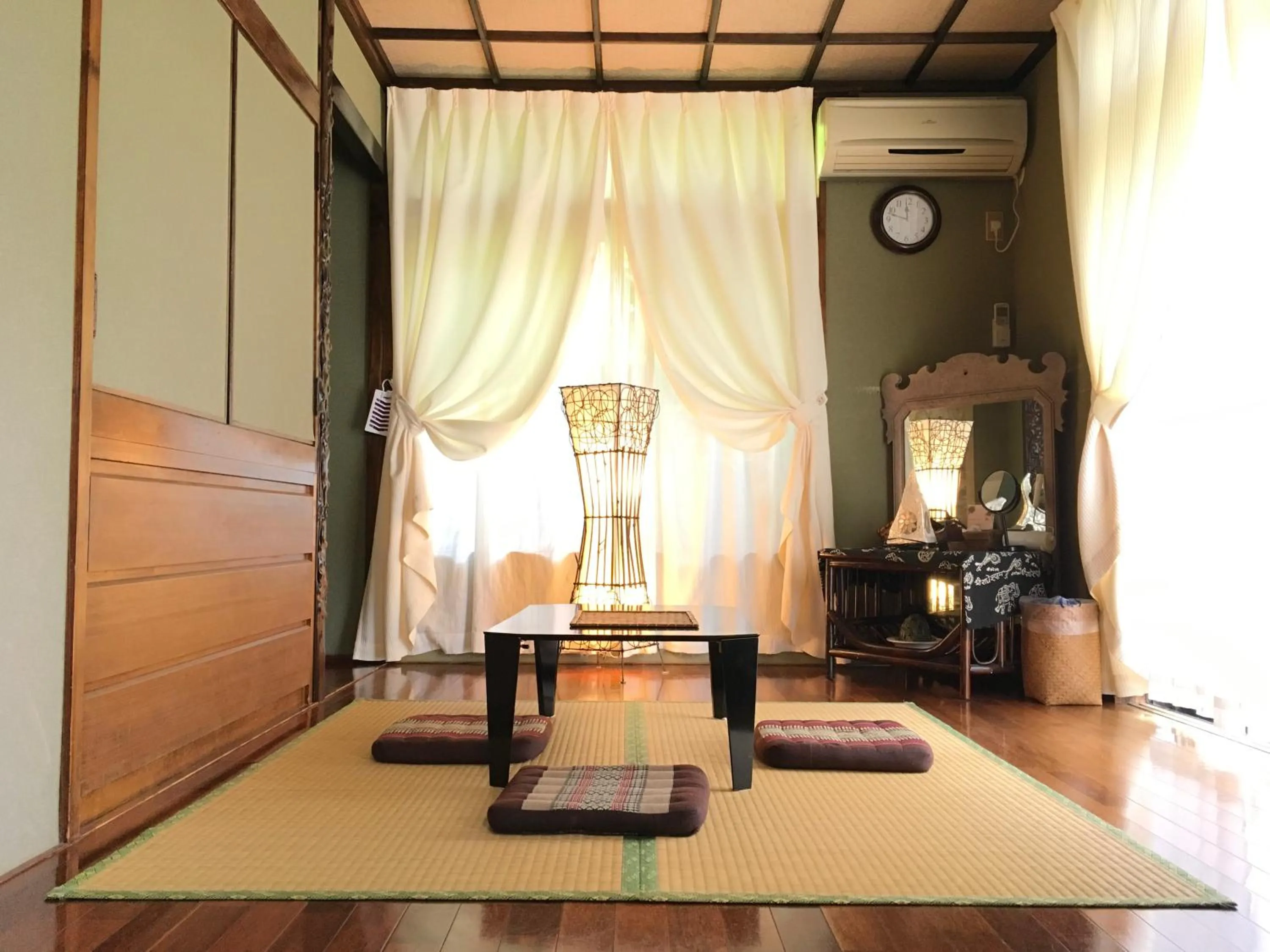 Milk-ya Women-Only Guest House