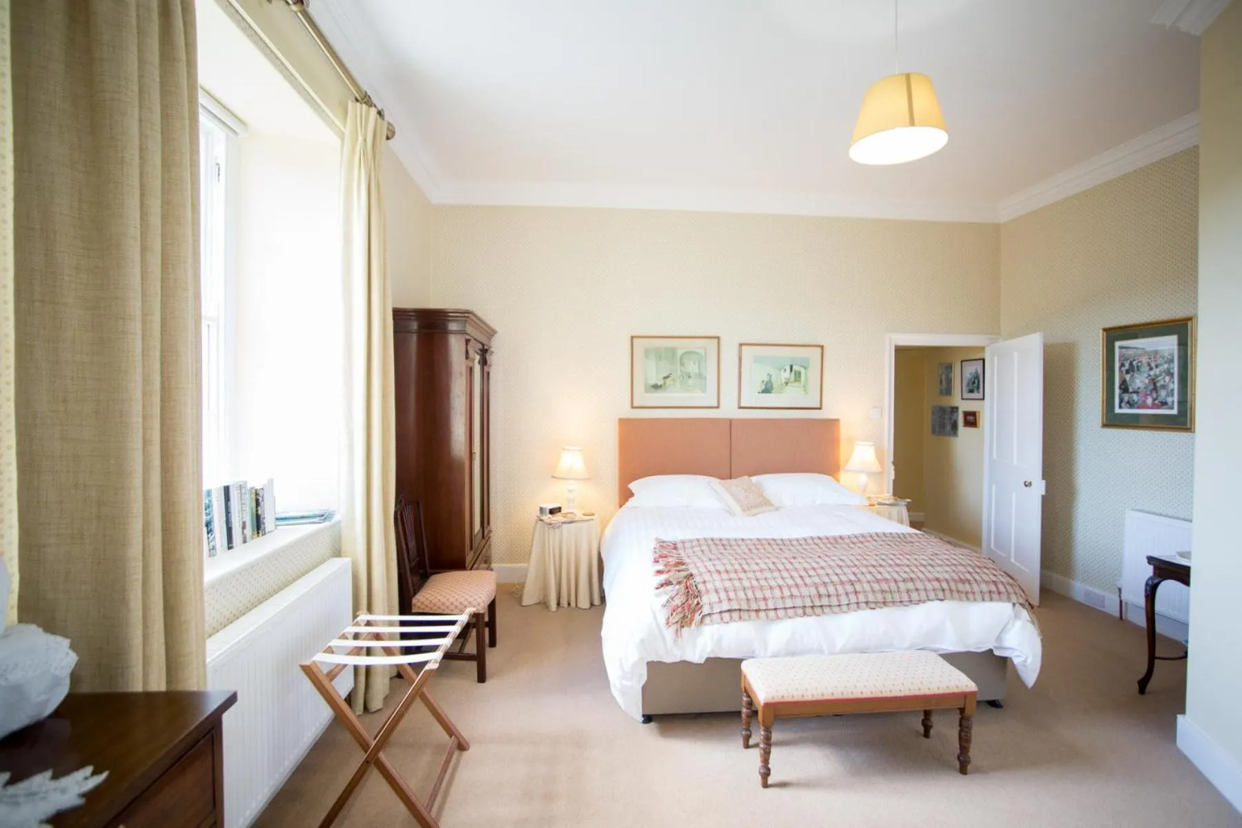 Photo of the whole room, Bed in Errington House
