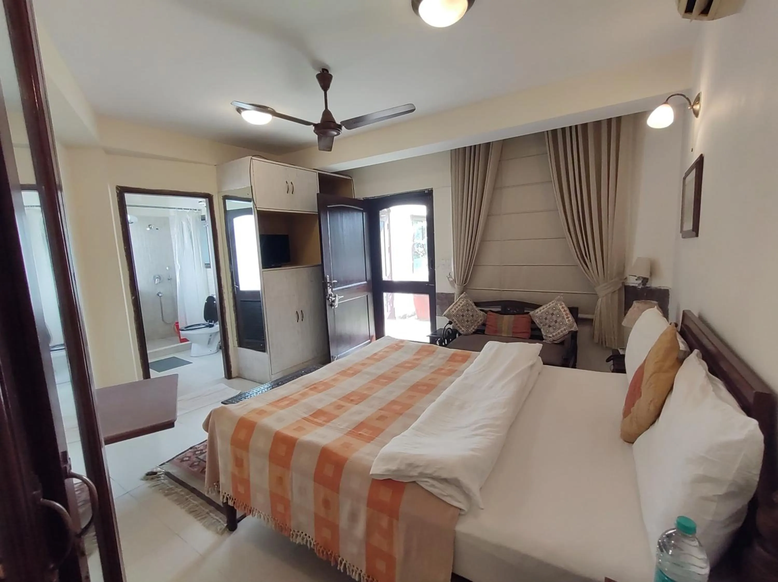 Bedroom, Bed in The Estate Villa