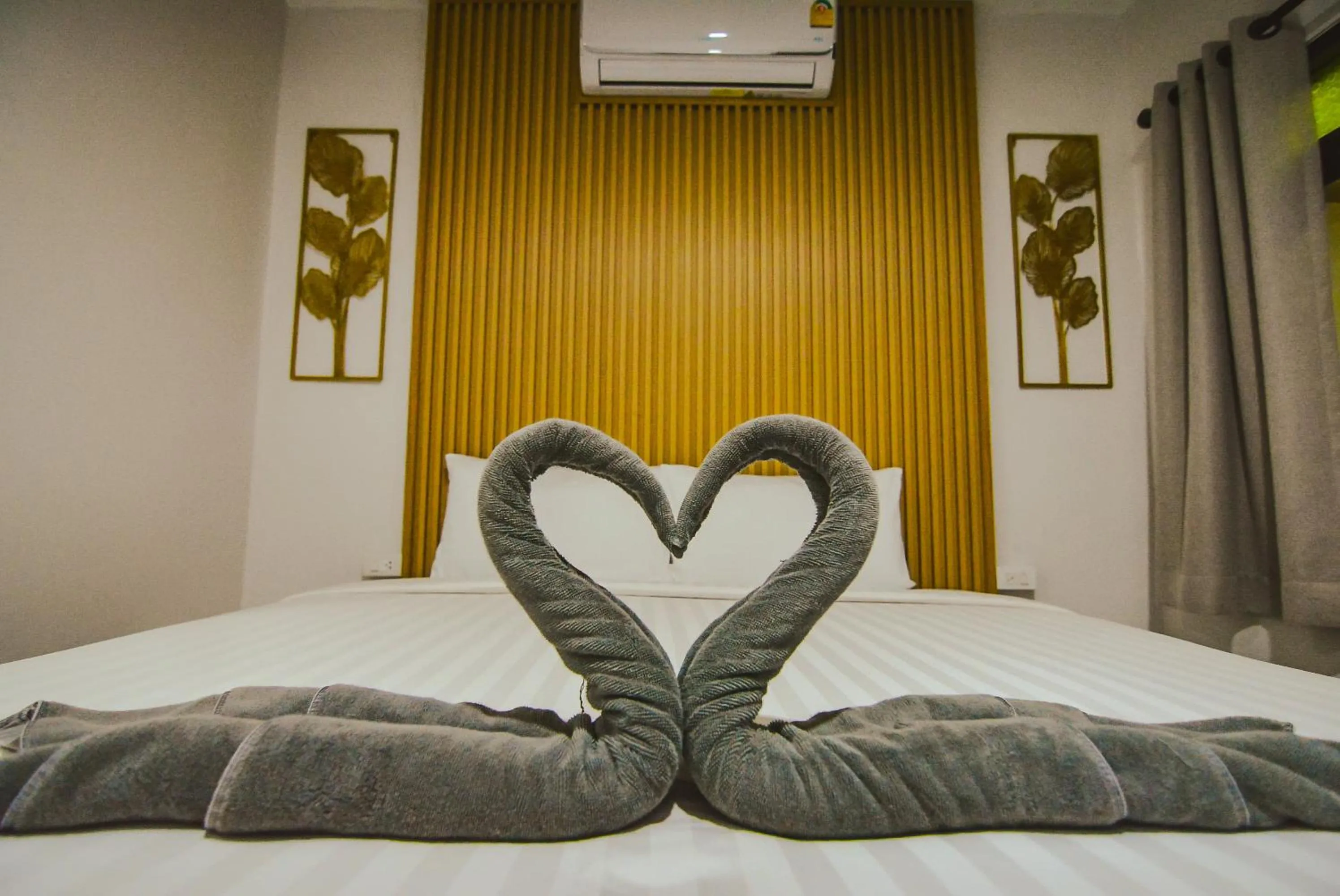 Deluxe Double Room in Eclipse Hostel and Bar