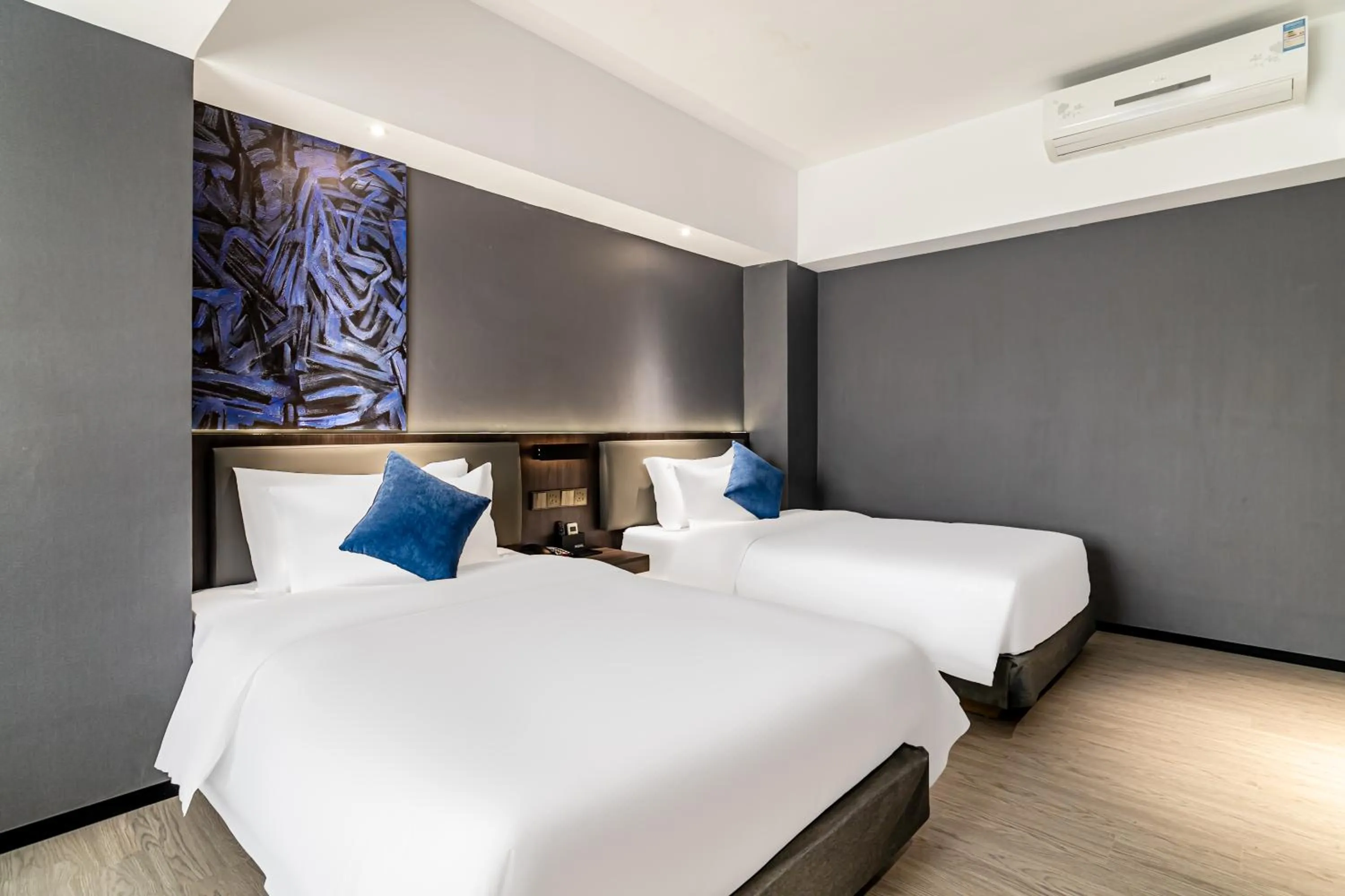 Bedroom, Bed in Insail Hotels (Guangyuanxincun Jingtai Pedestrian Street Guangzhou)