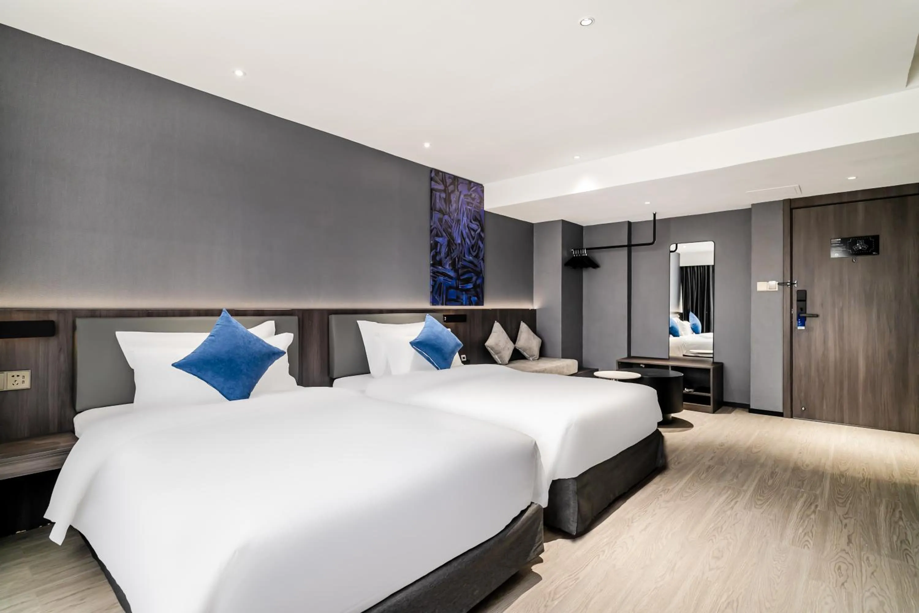 Bedroom, Bed in Insail Hotels (Guangyuanxincun Jingtai Pedestrian Street Guangzhou)