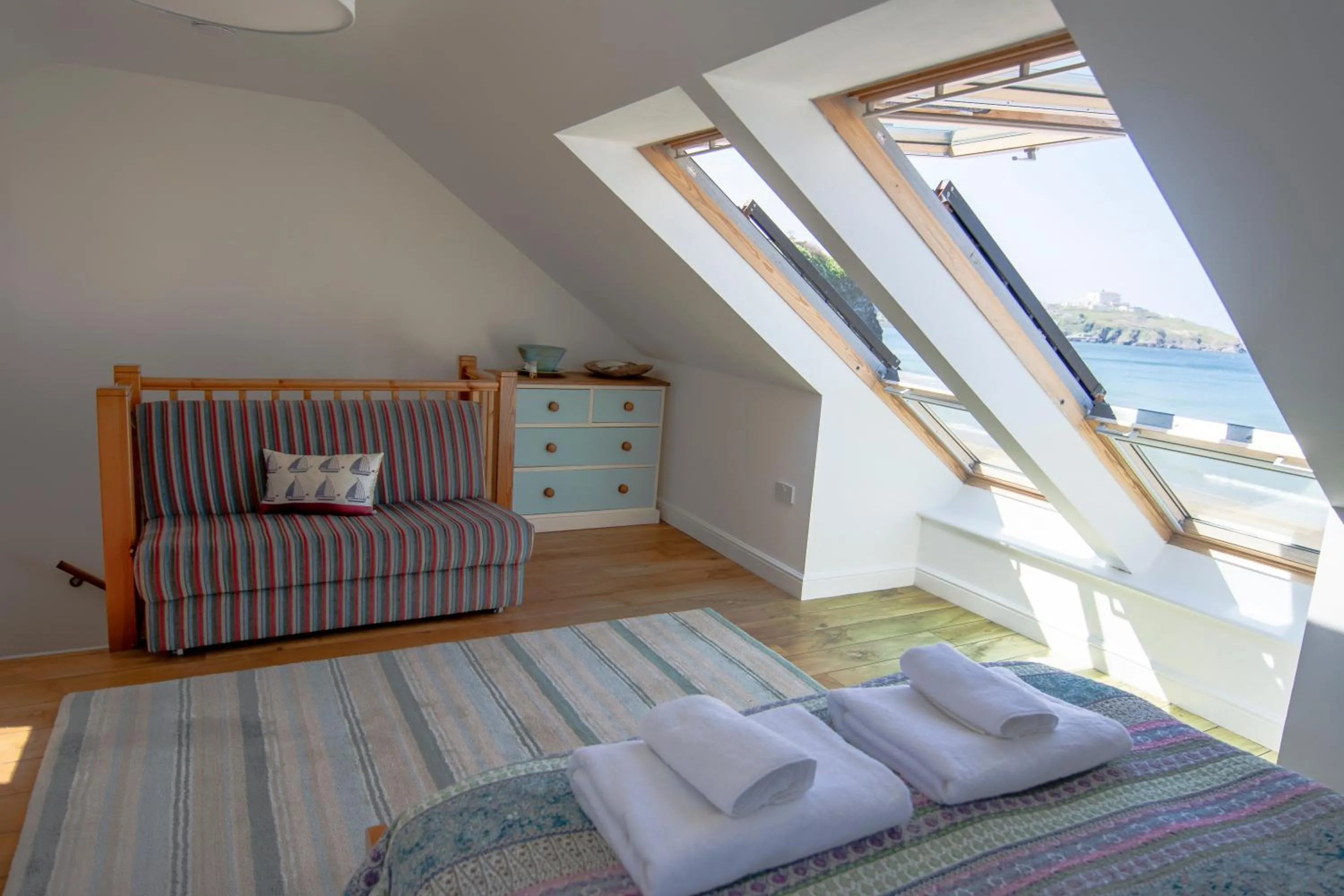 Bedroom, Bed in Tolcarne Beach Apartments