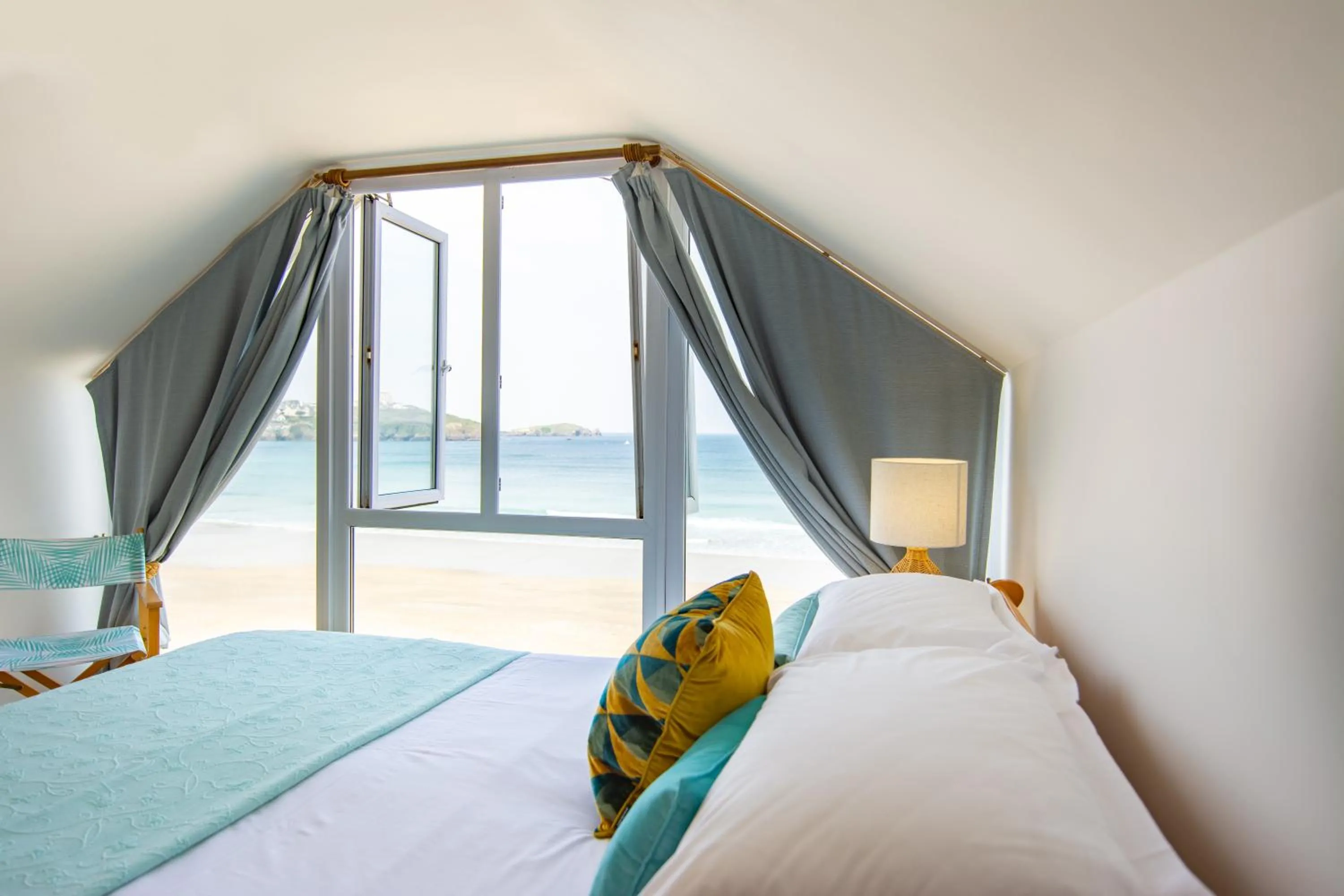 Beach, Bed in Tolcarne Beach Apartments