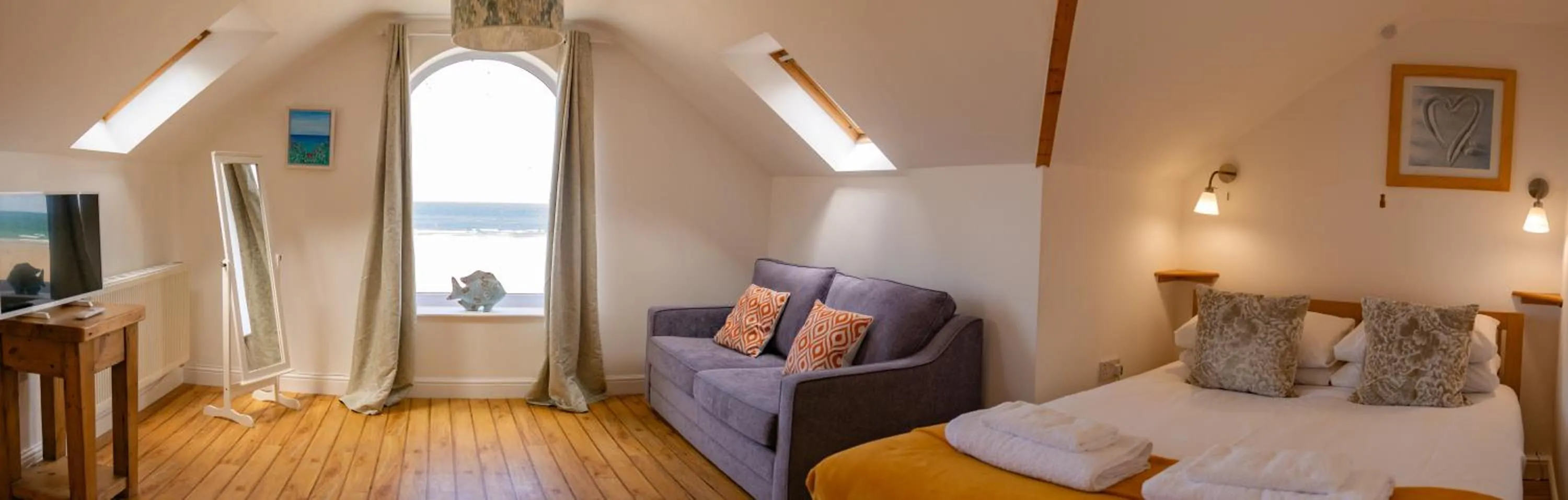 Bed in Tolcarne Beach Apartments