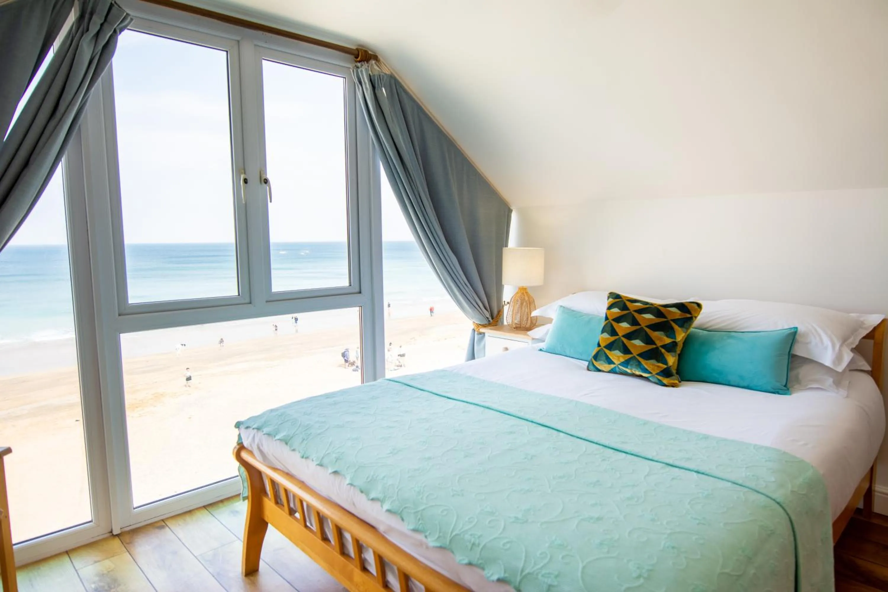 Beach, Bed in Tolcarne Beach Apartments