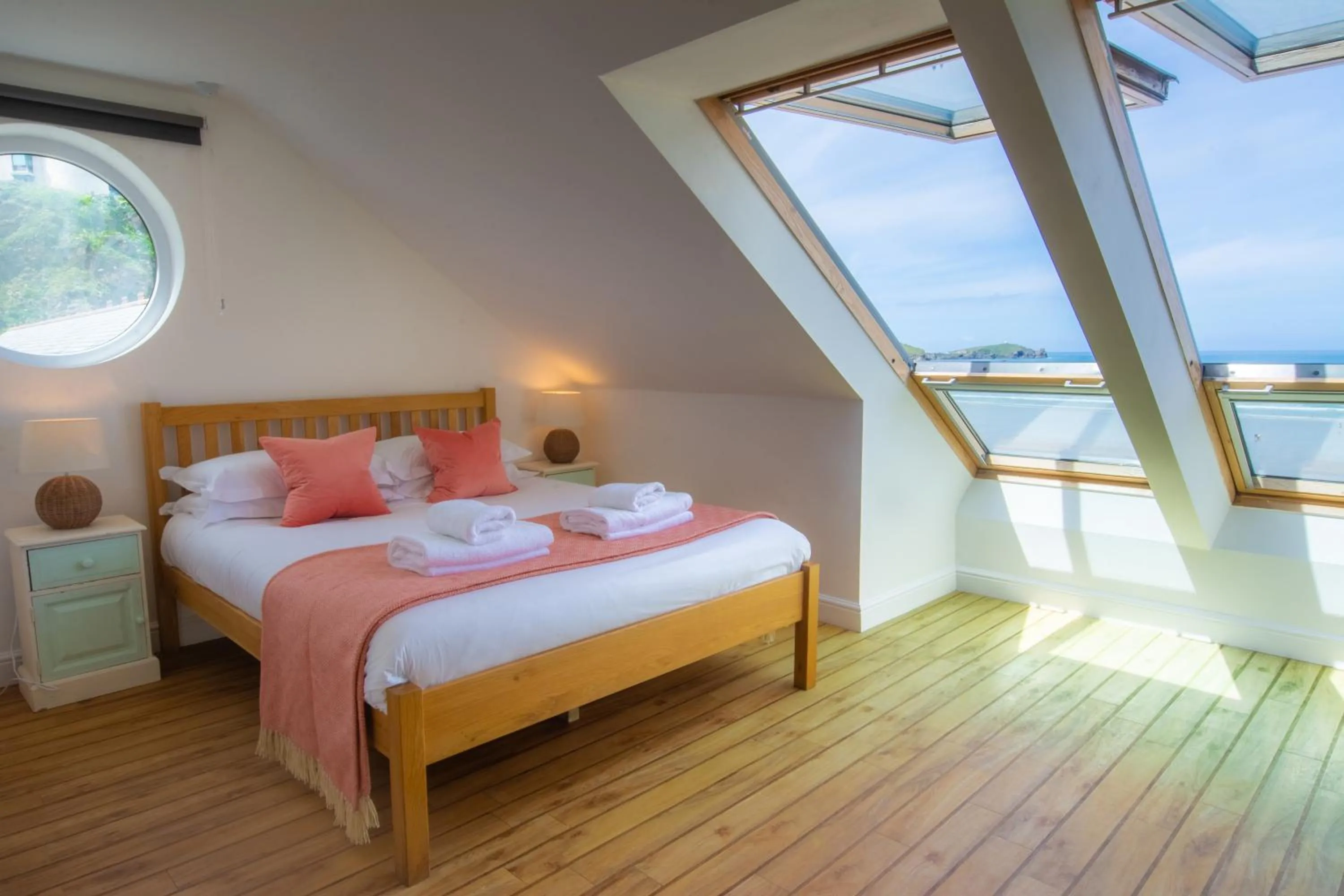 Bed in Tolcarne Beach Apartments