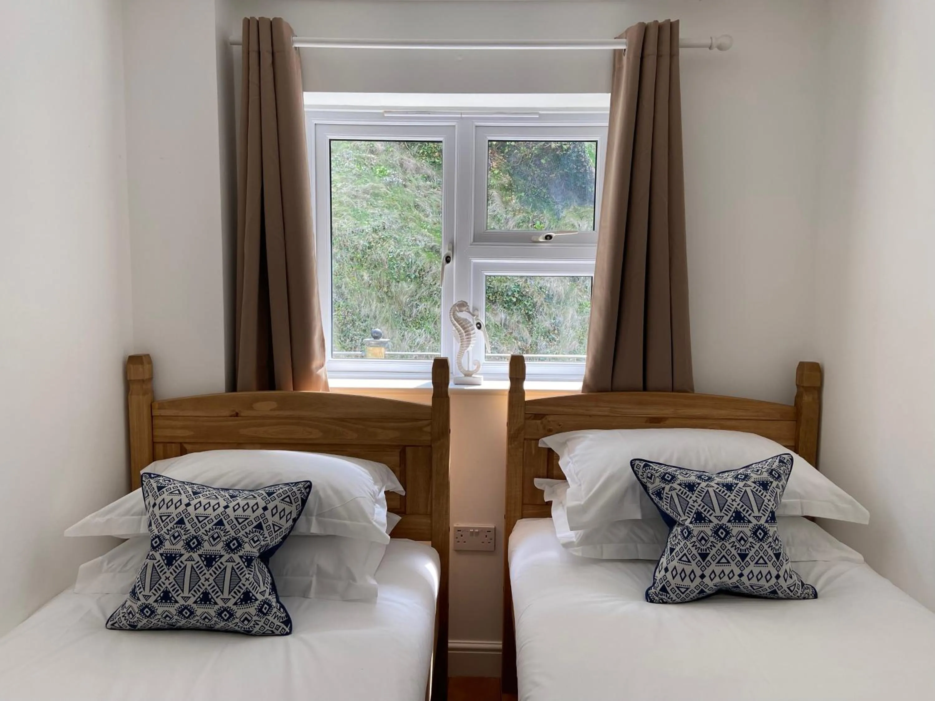 Bed in Tolcarne Beach Apartments