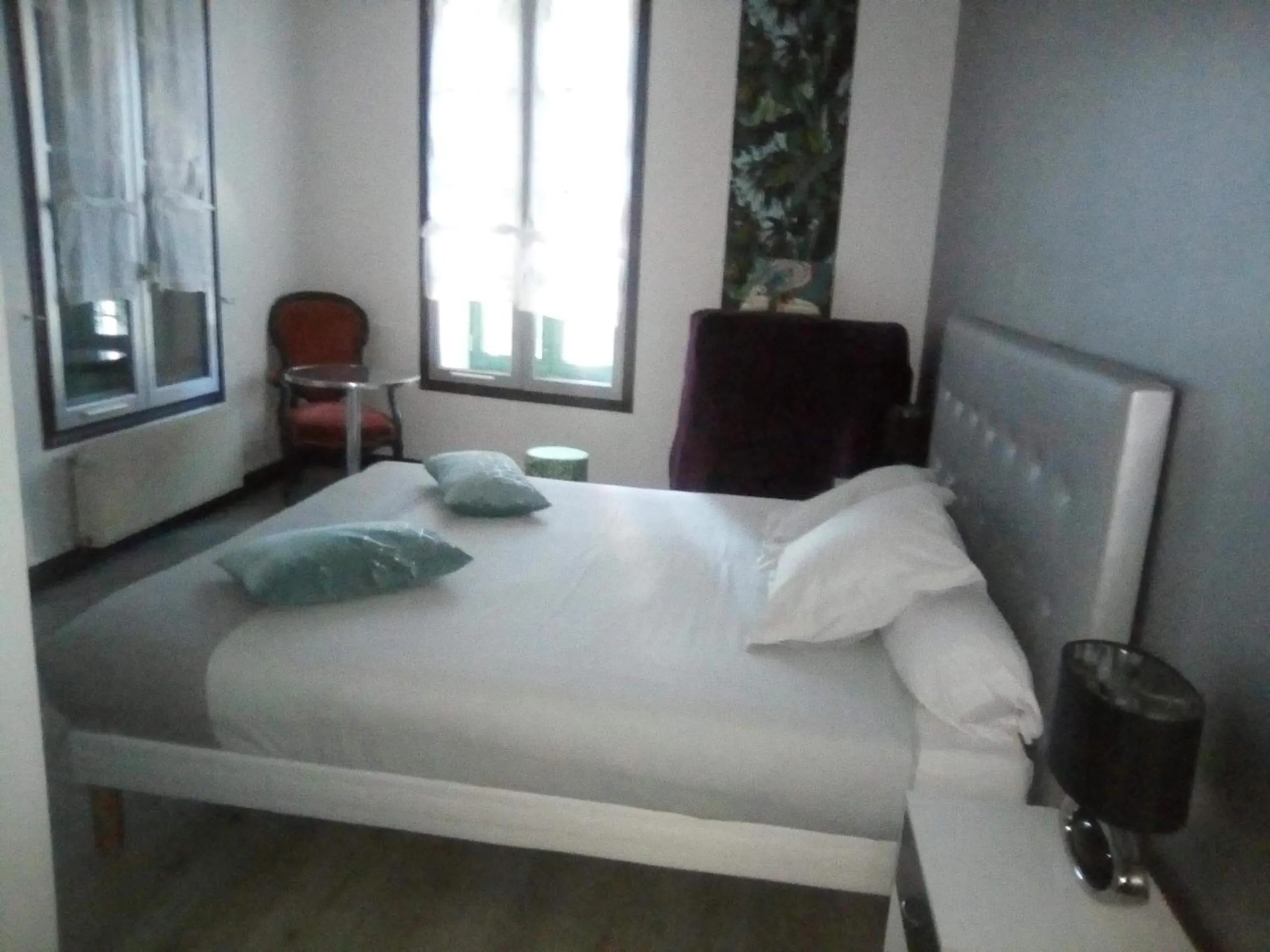 Bedroom, Bed in Madelon IV