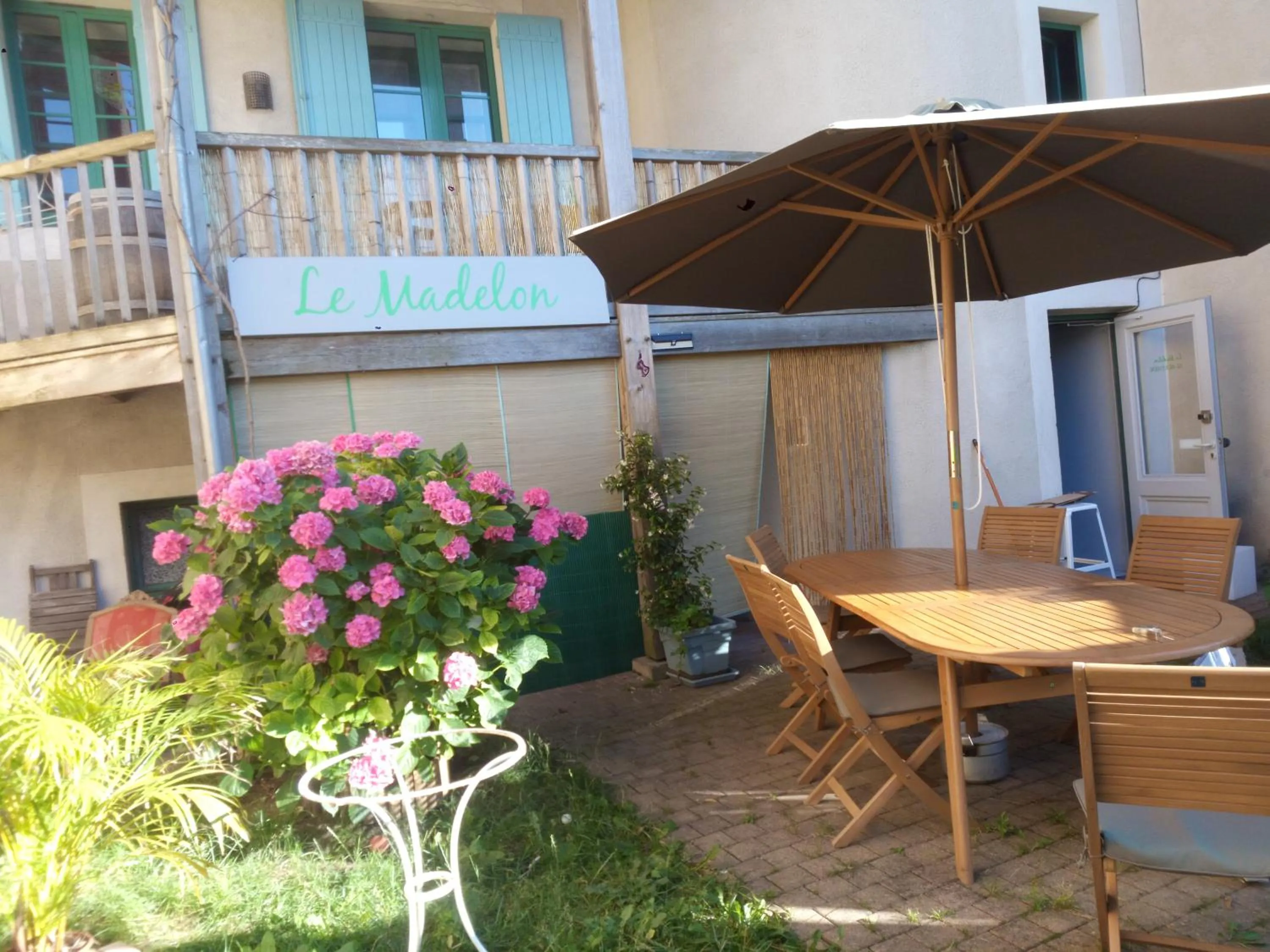 Garden view in Madelon IV