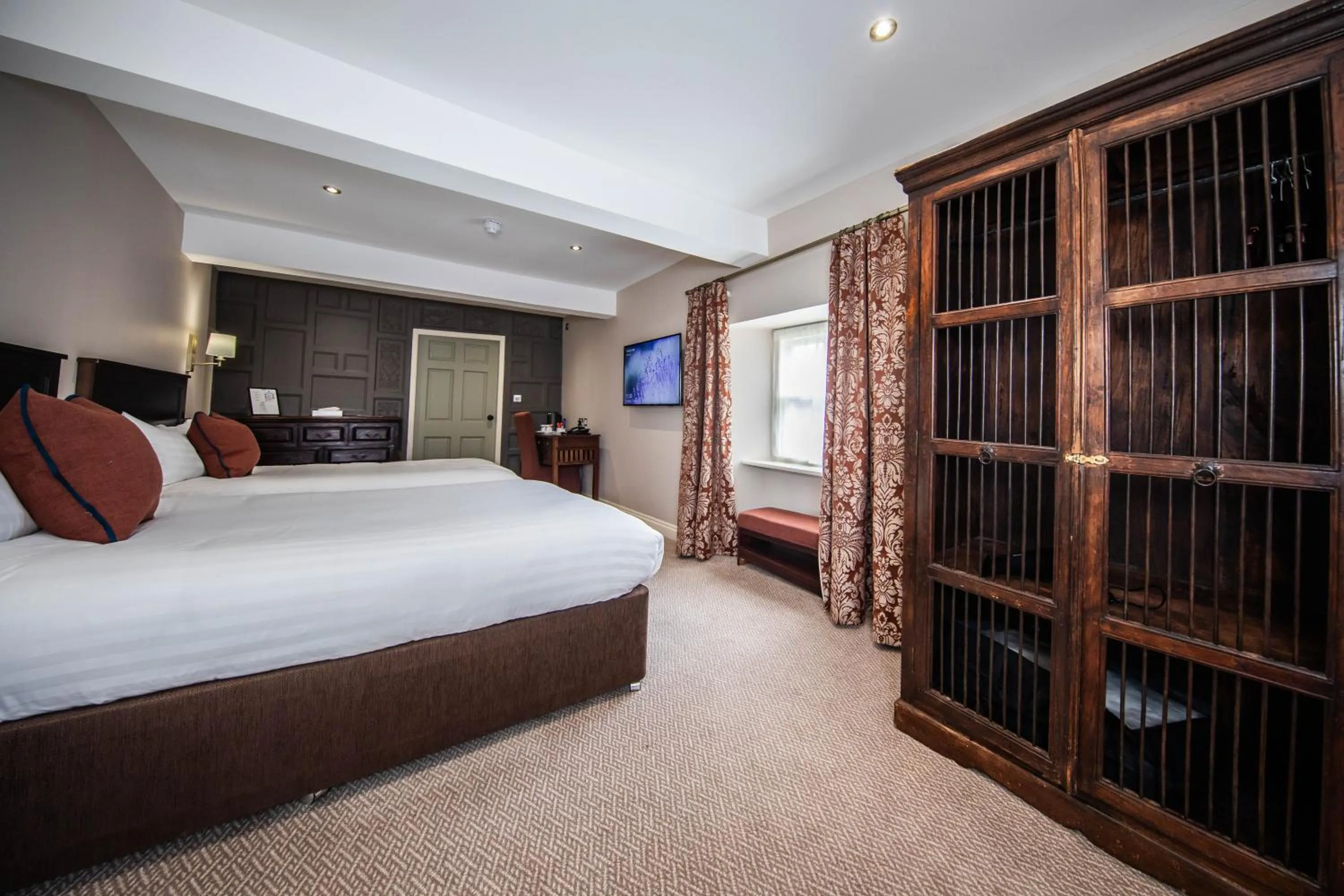 TV and multimedia, Bed in Owston Hall Hotel