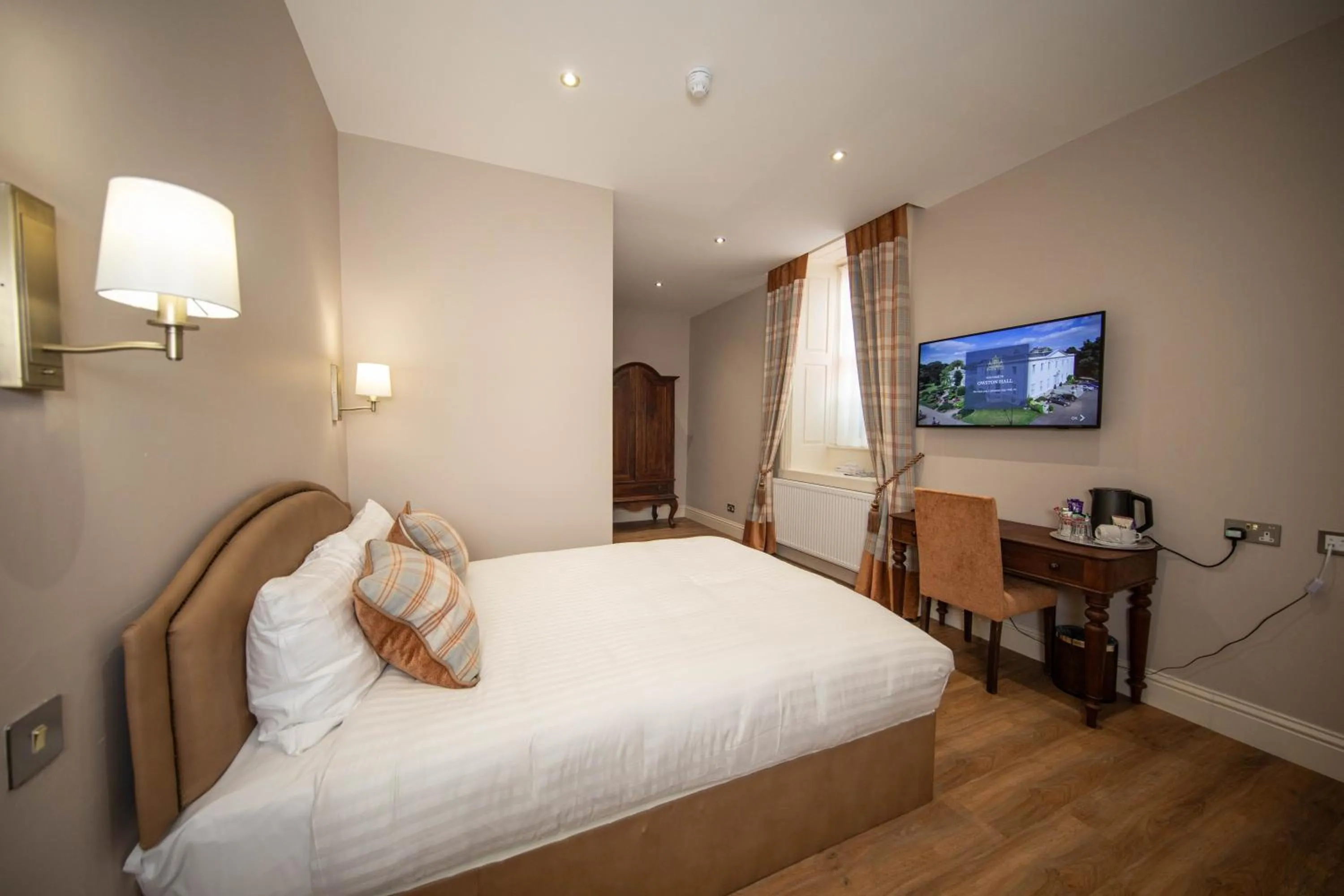 Bedroom, Bed in Owston Hall Hotel