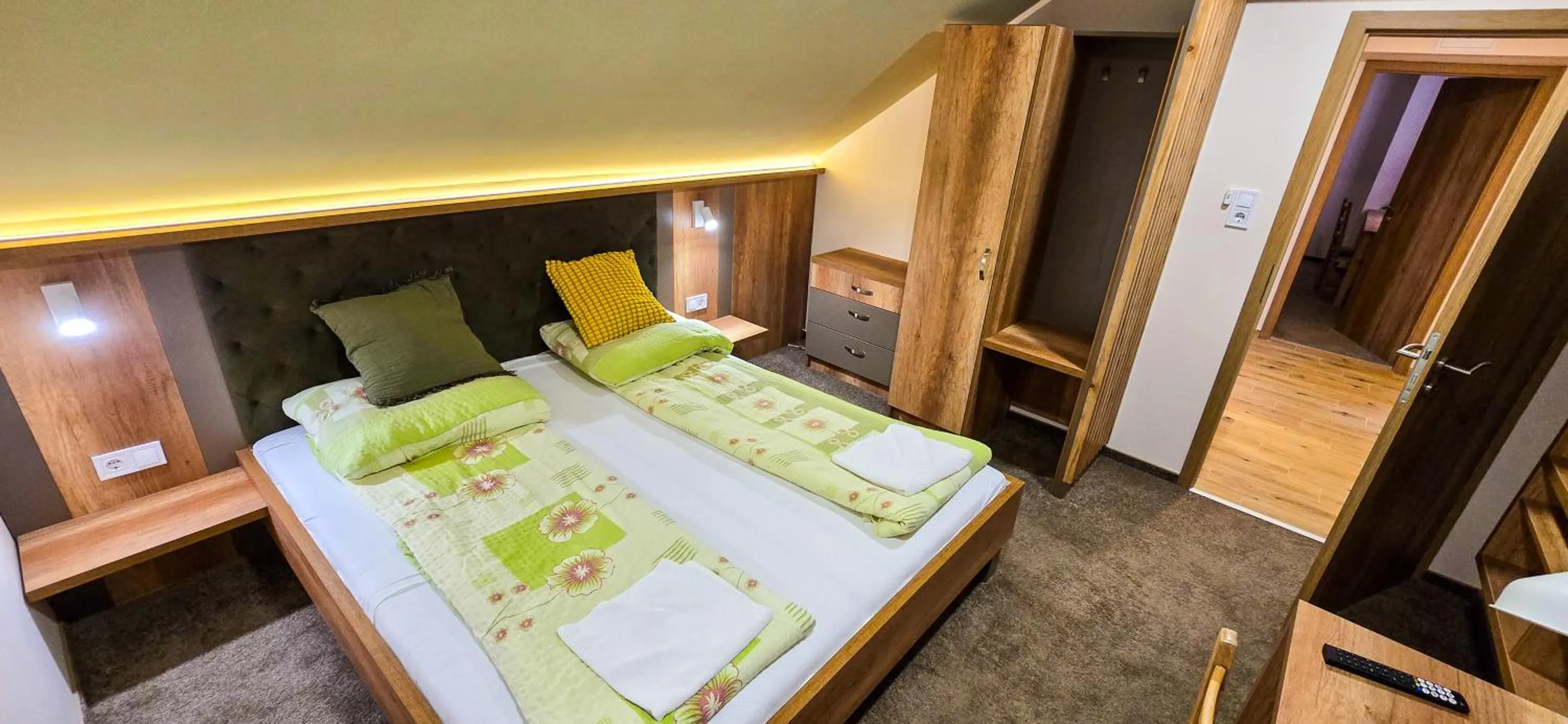 Photo of the whole room, Bed in Bauer Resort Countryside Retreat