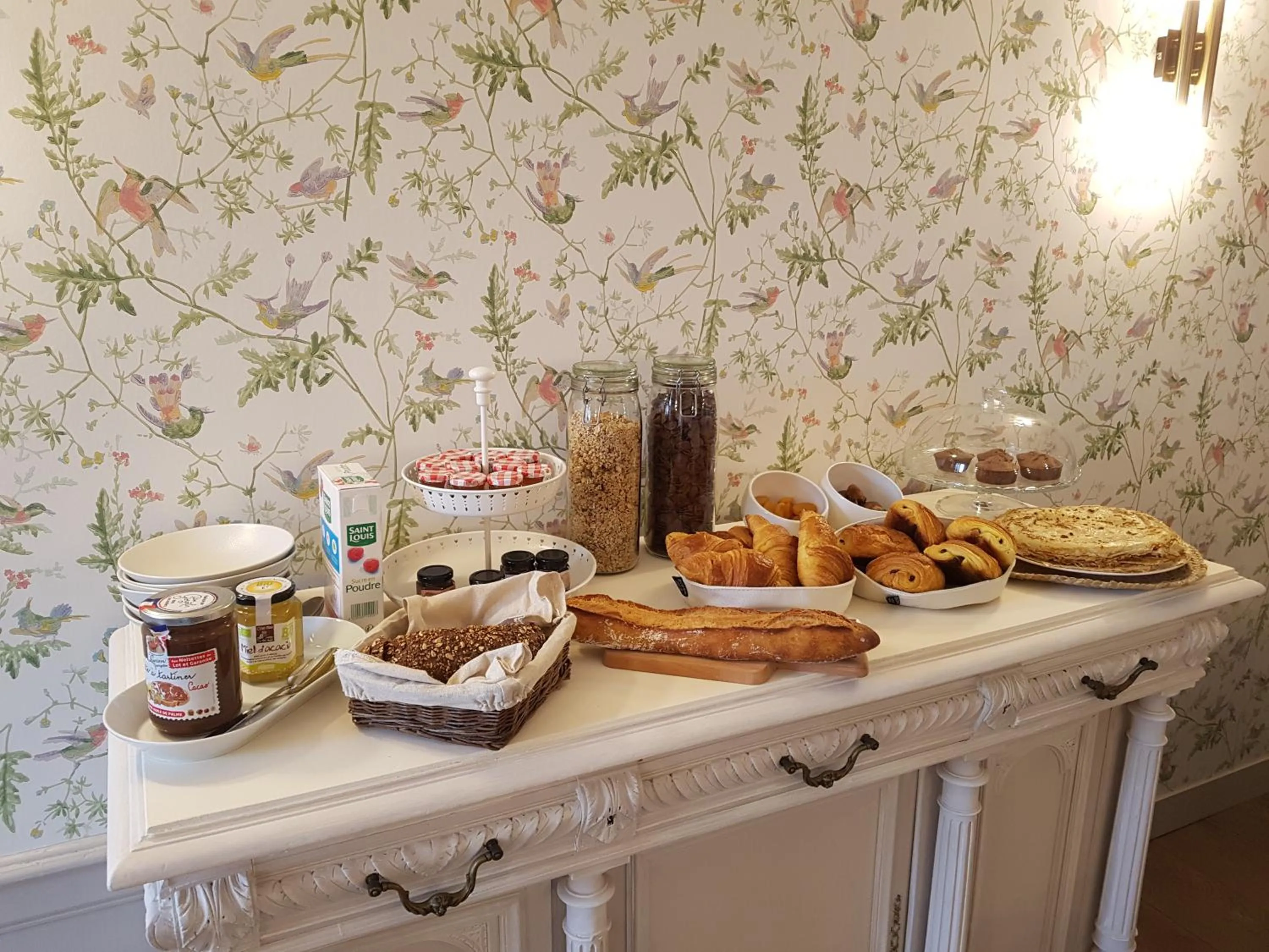 Buffet breakfast in Domaine de la Fauvriere