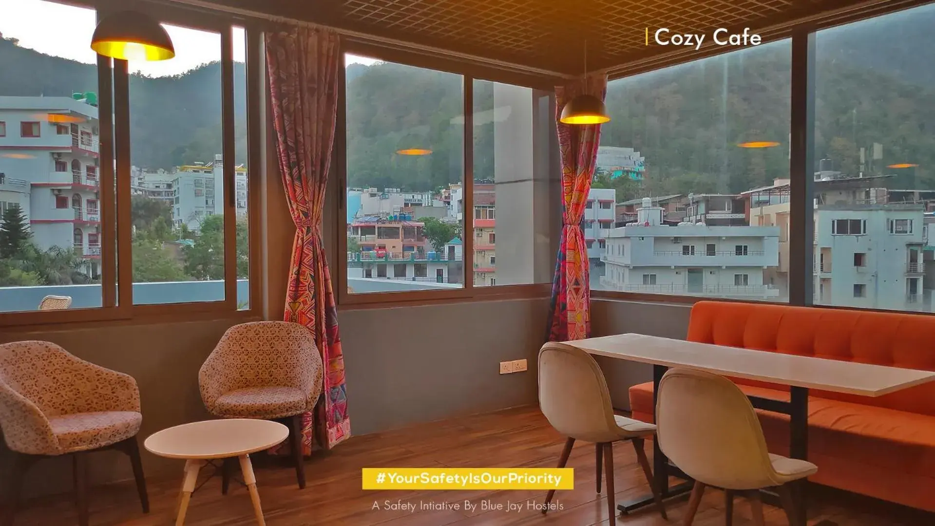 Restaurant/places to eat in The Blue Jay Hostel - Dorms & Rooms Restaurant/places to eat in The Blue Jay Hostel - Dorms & Rooms