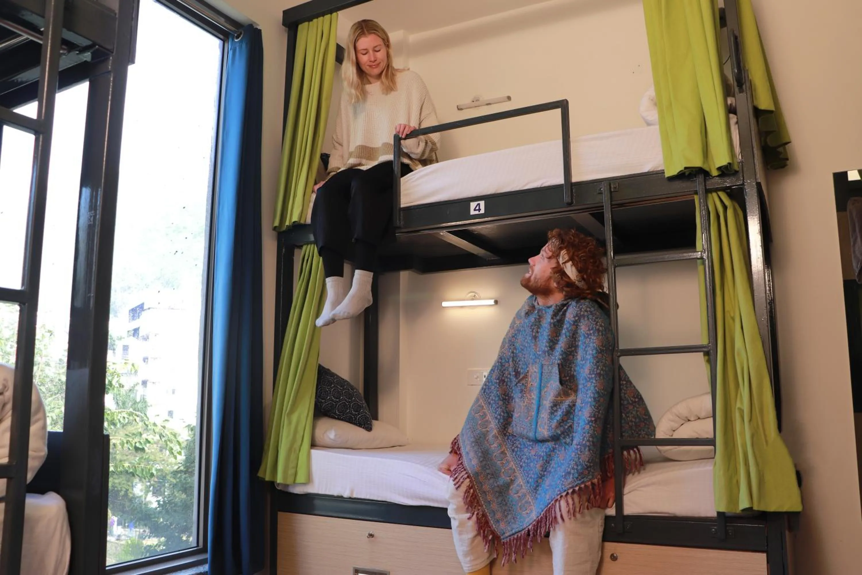 People, Bed in The Blue Jay Hostel - Dorms & Rooms