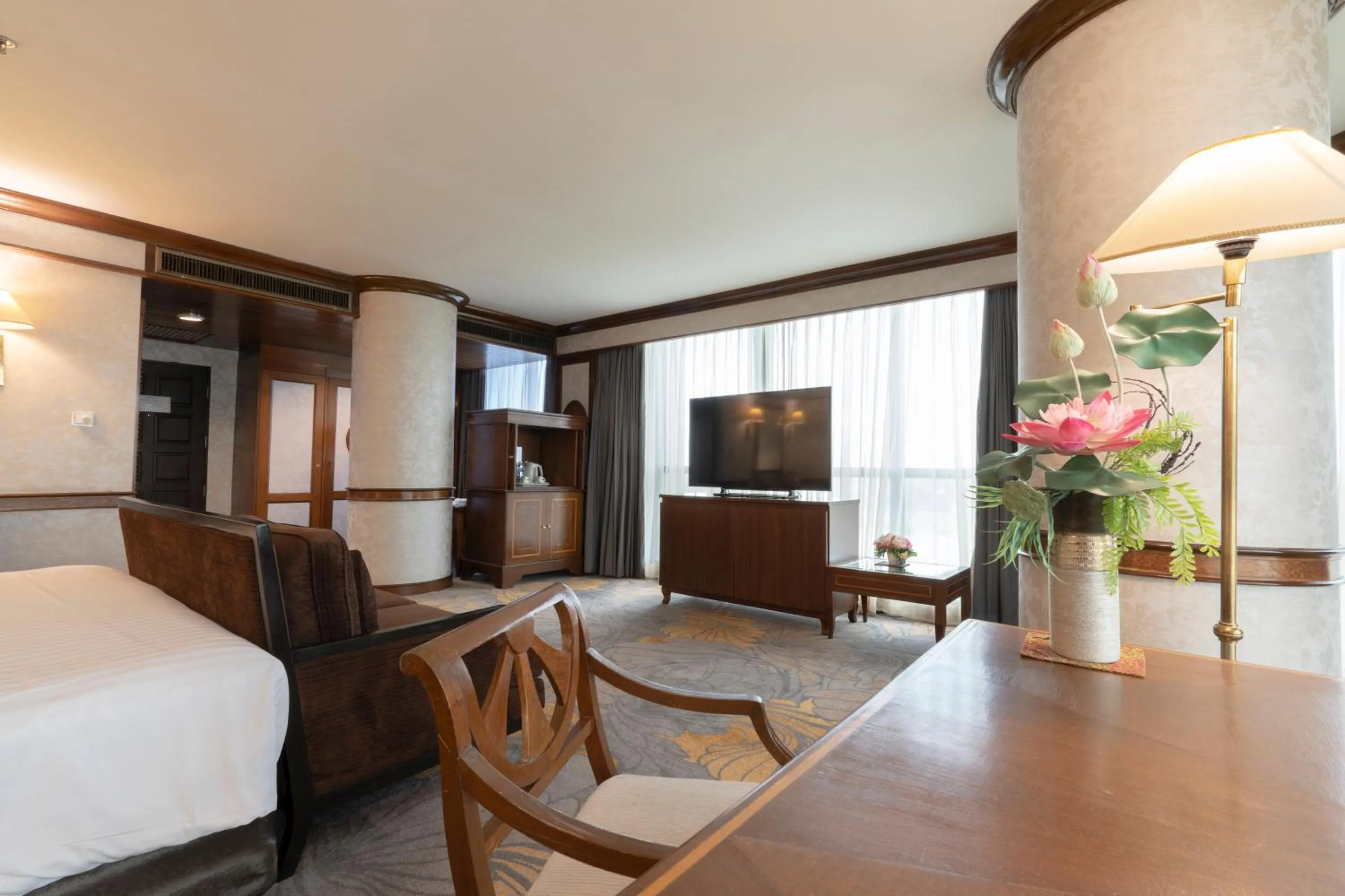 TV and multimedia, Bed in The Twin Lotus Hotel