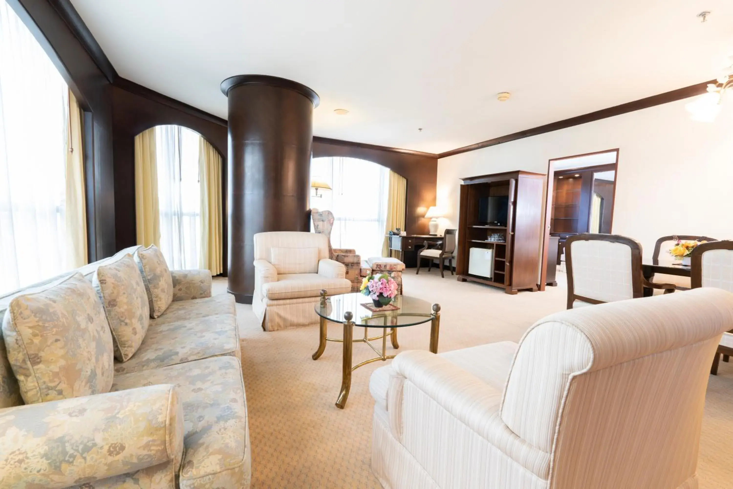 Executive Suite in The Twin Lotus Hotel Executive Suite in The Twin Lotus Hotel