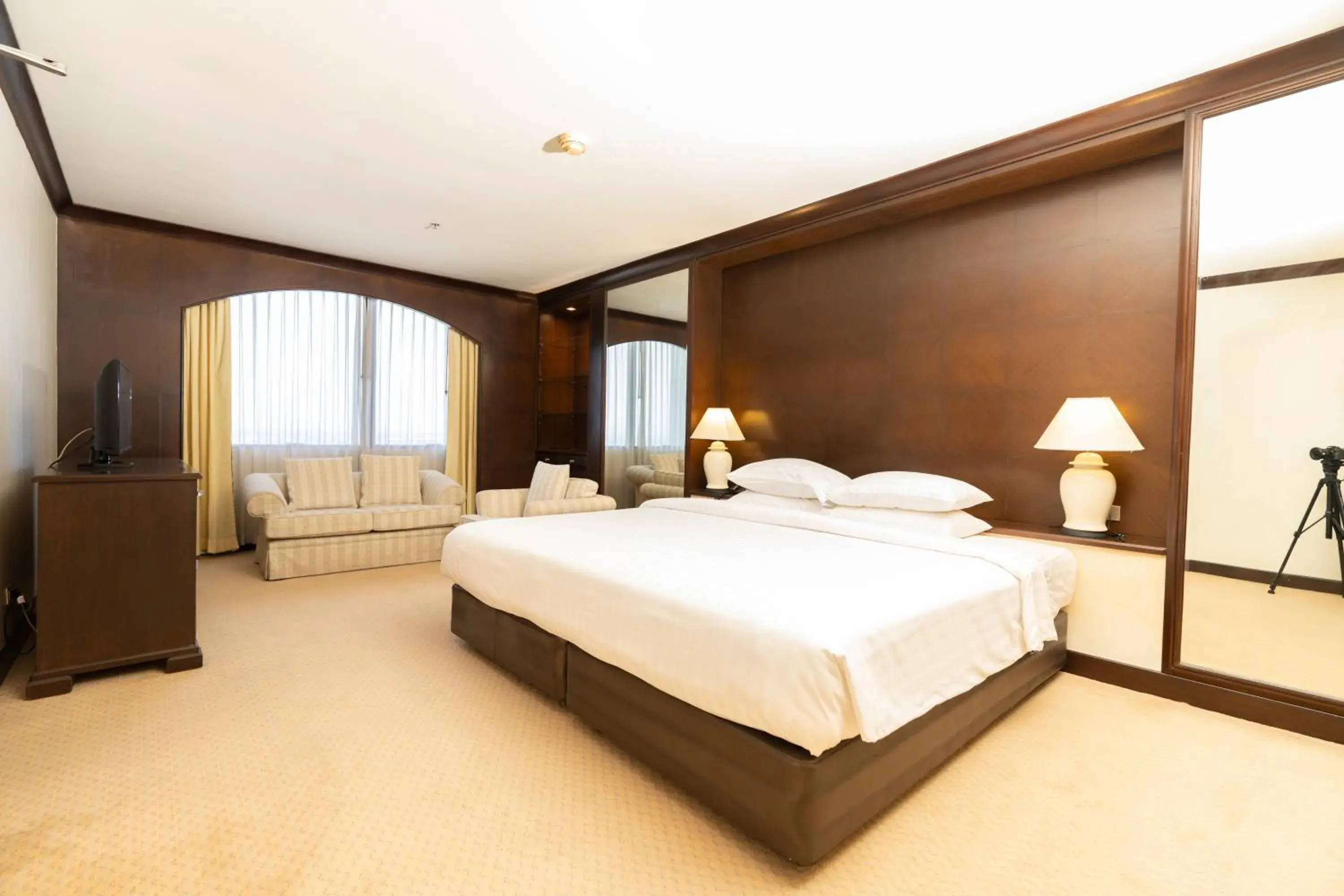 Executive Suite in The Twin Lotus Hotel Executive Suite in The Twin Lotus Hotel