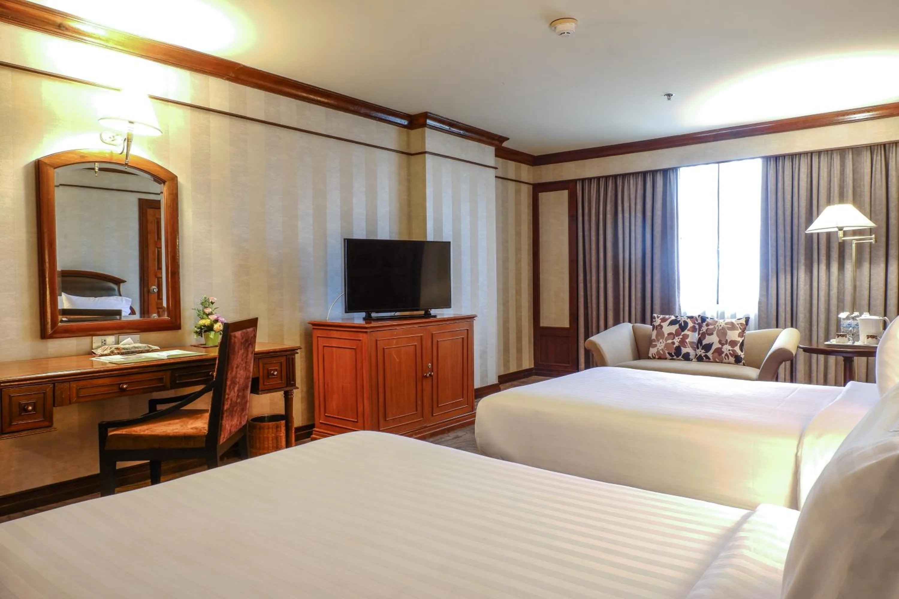 Bedroom, Bed in The Twin Lotus Hotel