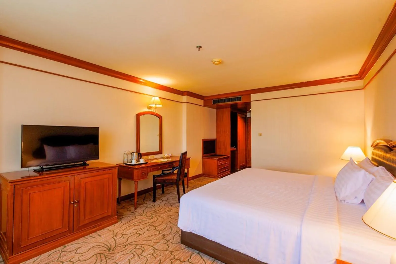 Bed in The Twin Lotus Hotel