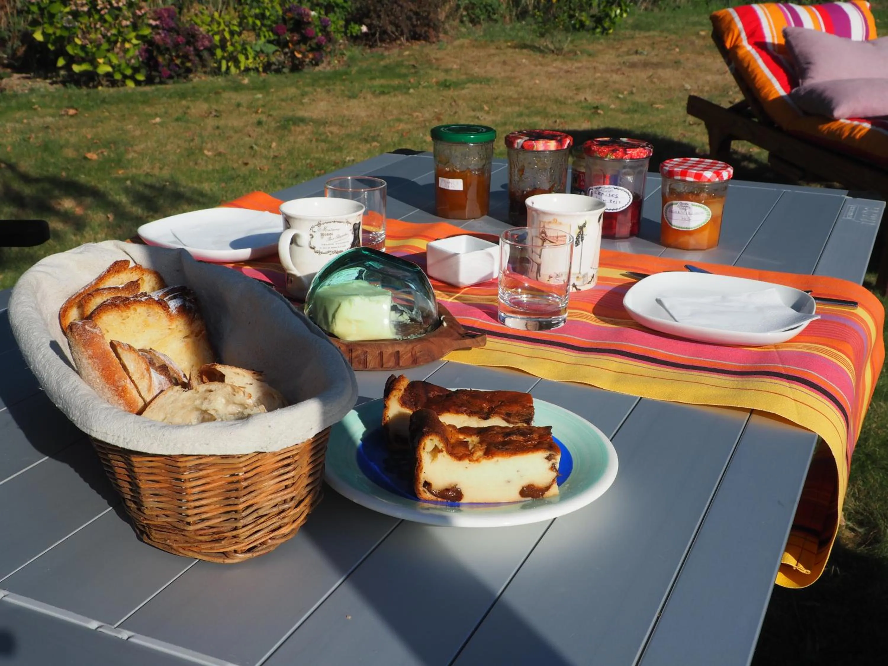 Continental breakfast in L'Oustaou du Bodo