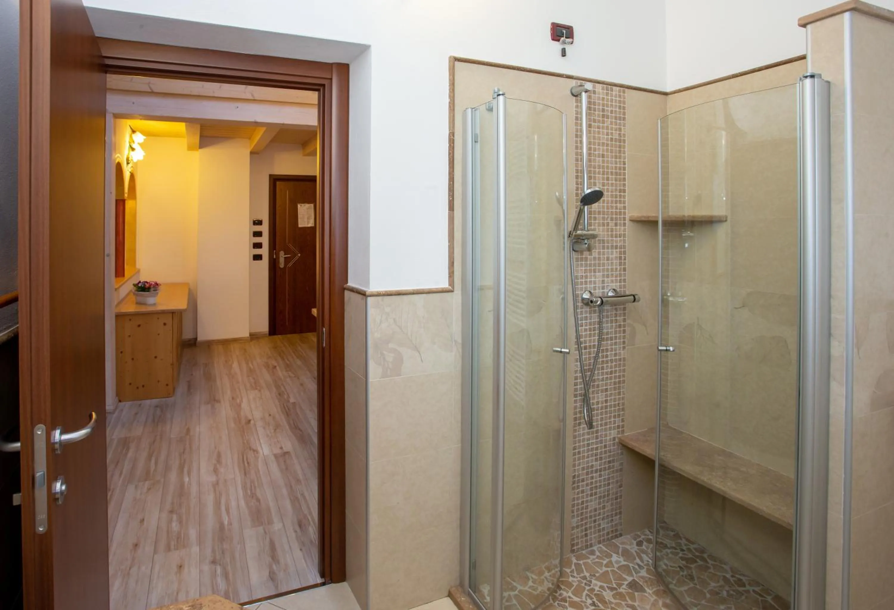 Bathroom in Albergo Alla Comparsa