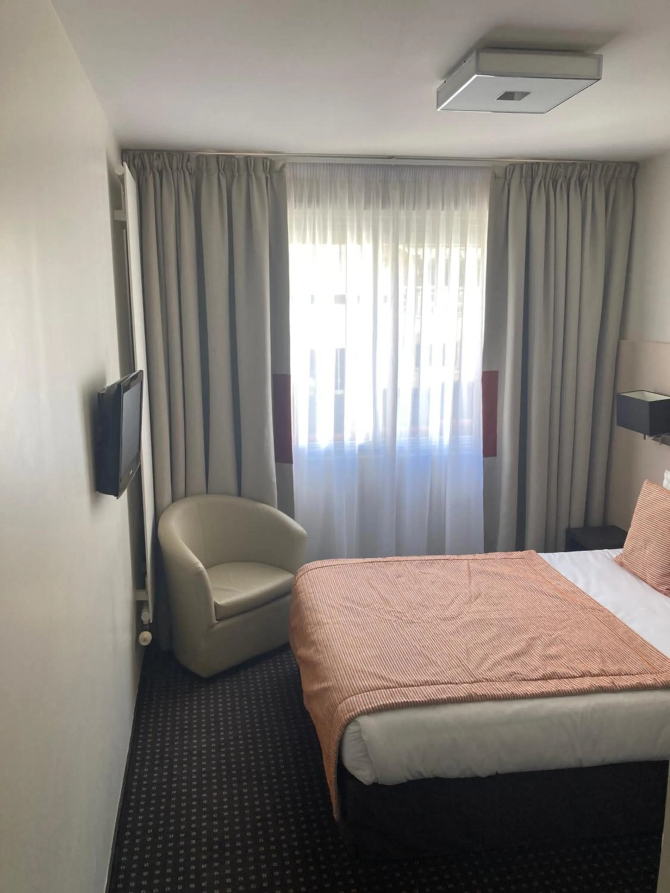 Bed in Hotel Georges