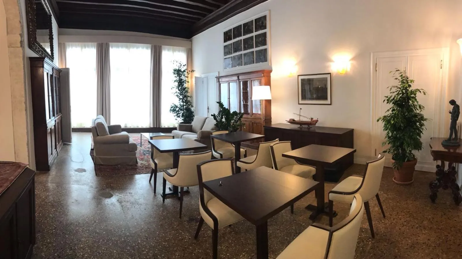 Seating area in Suites alla Maddalena