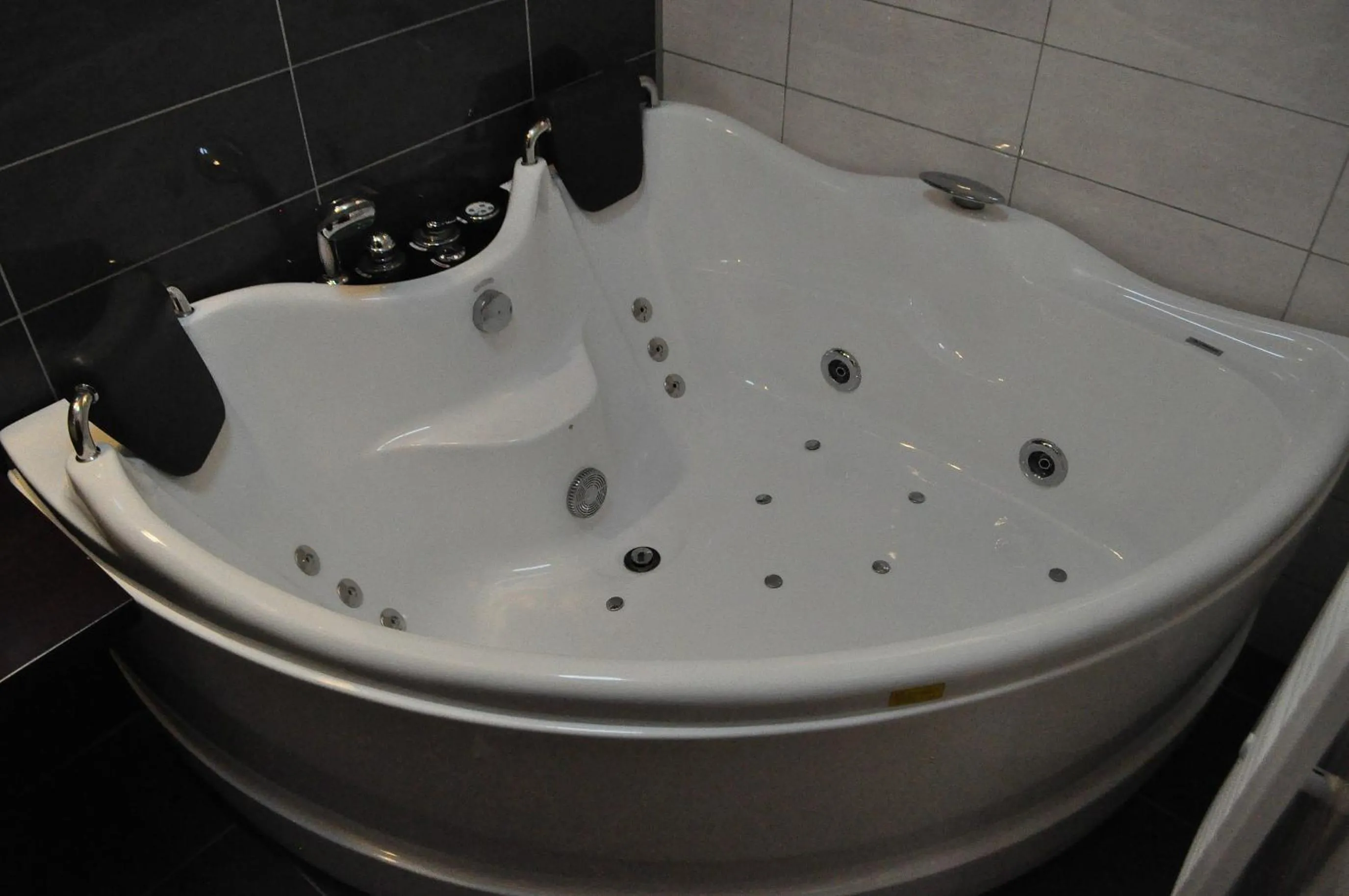 Hot Tub in Villa Milano