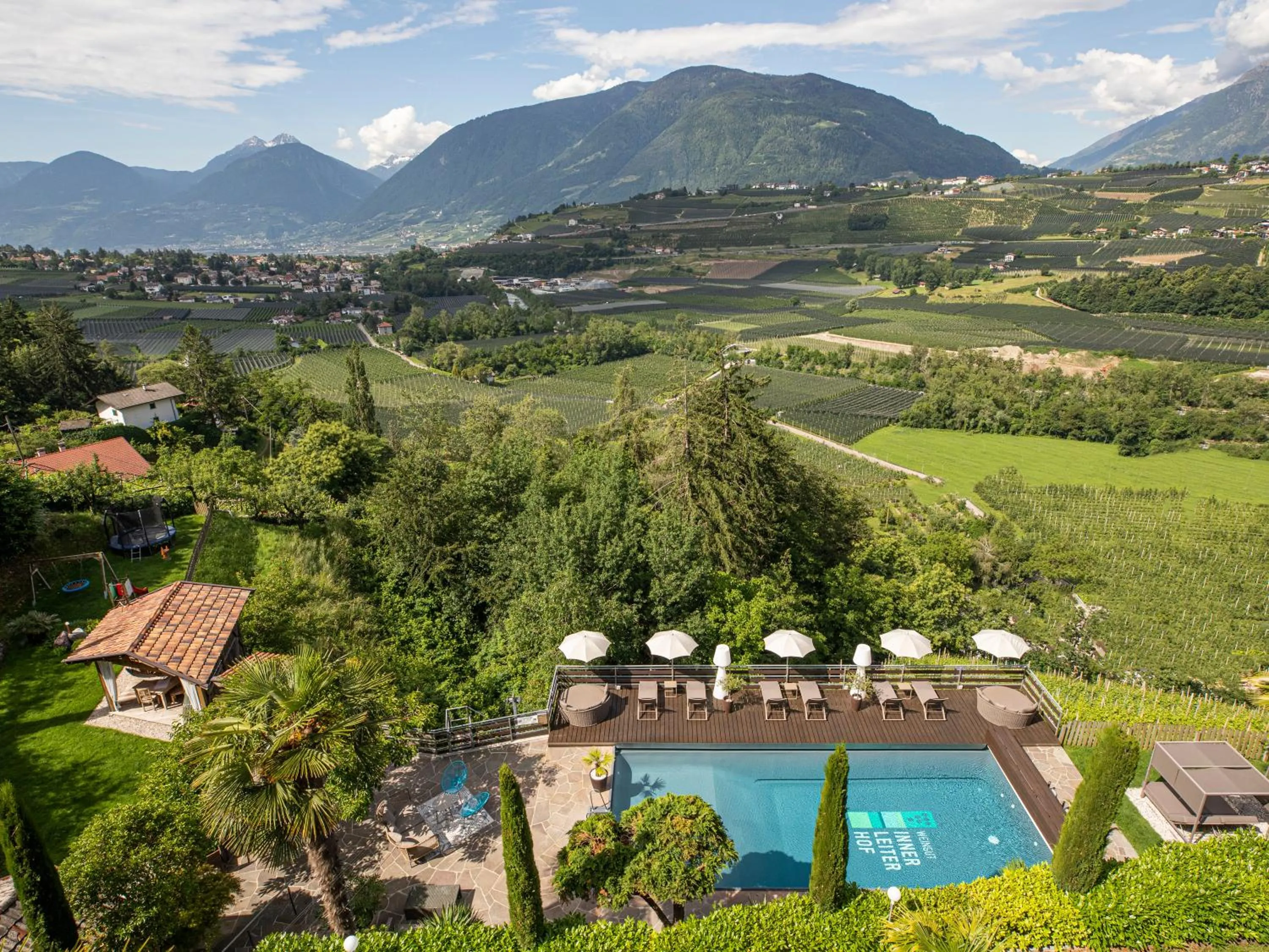 Pool view in Hotel Weingut Innerleiterhof