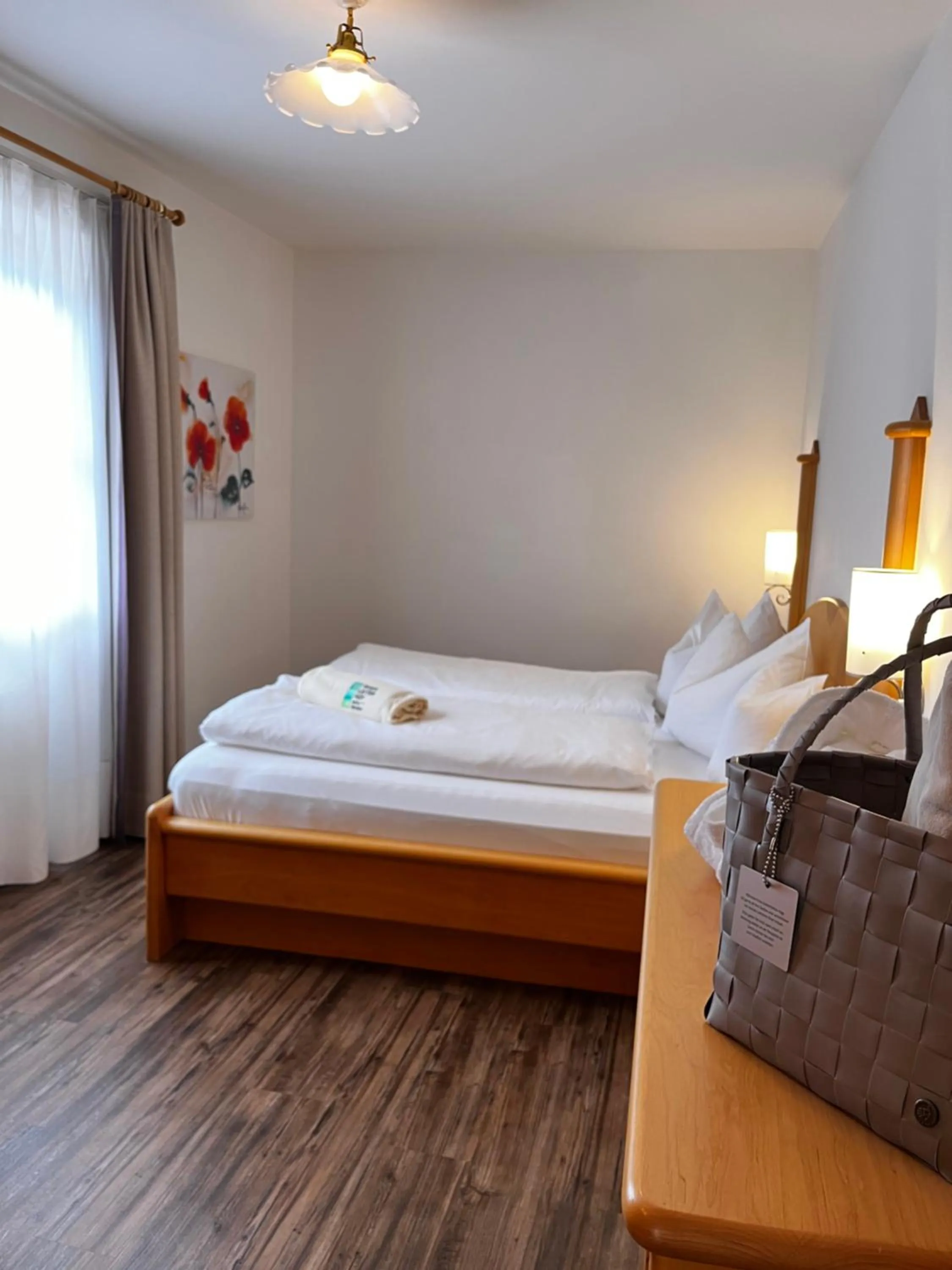 Property building, Bed in Hotel Weingut Innerleiterhof