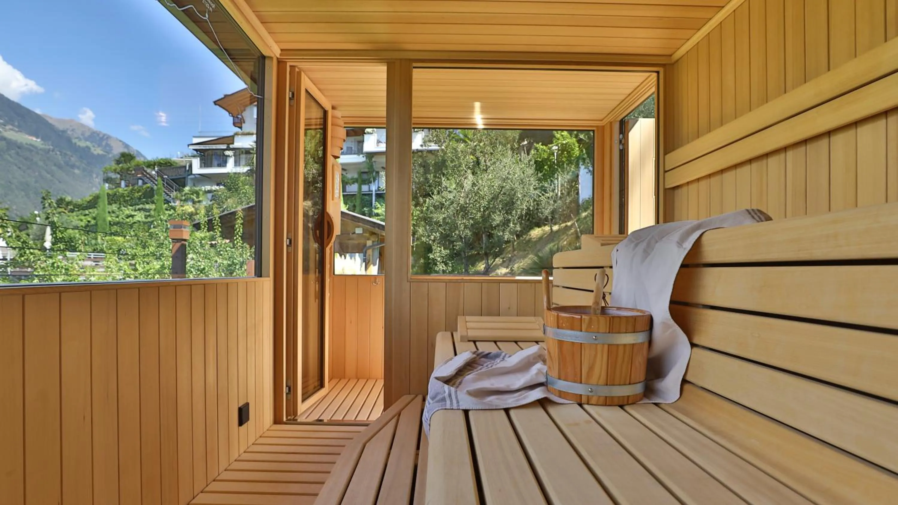 Swimming pool in Hotel Weingut Innerleiterhof