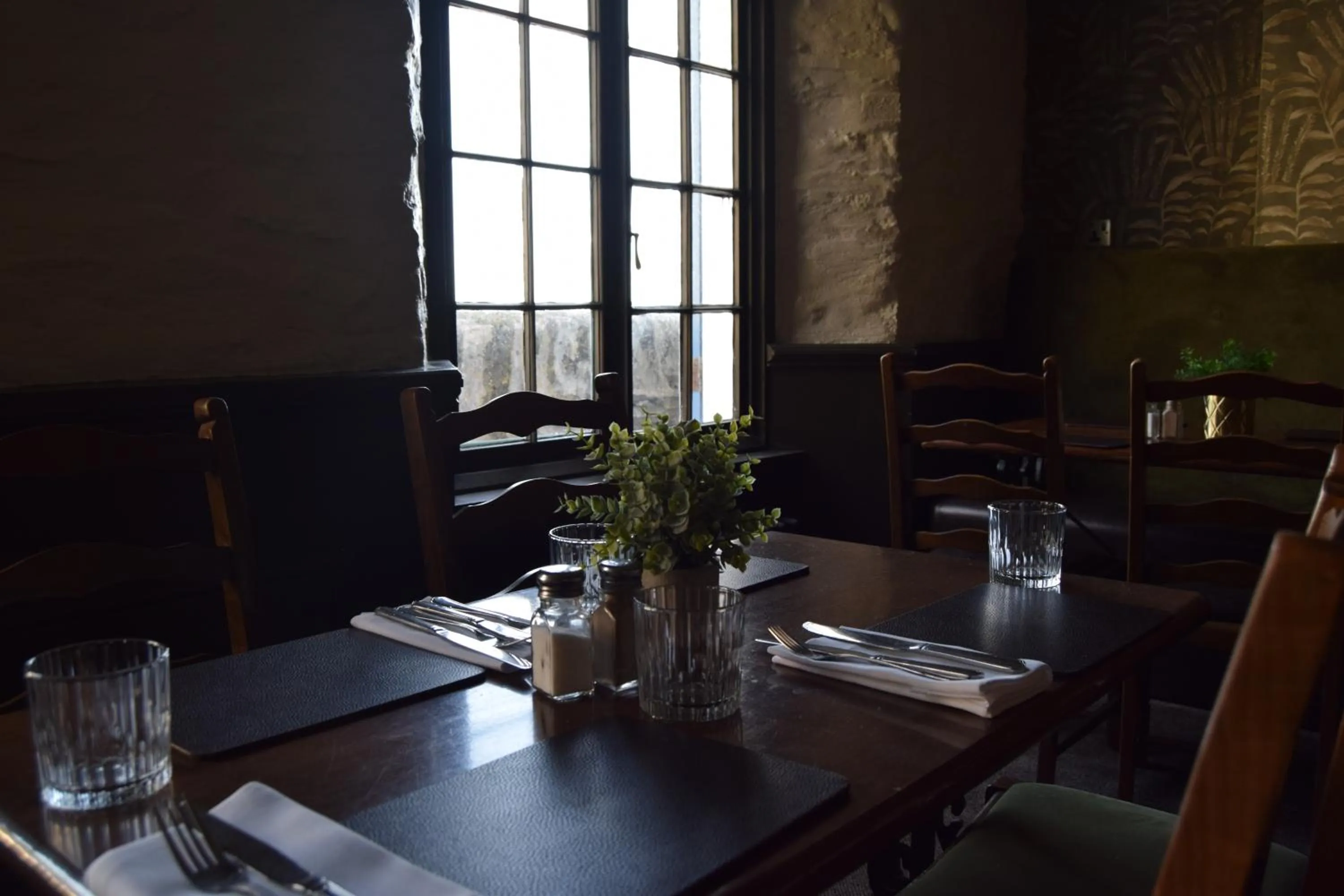 Restaurant/places to eat in Rock House Hotel