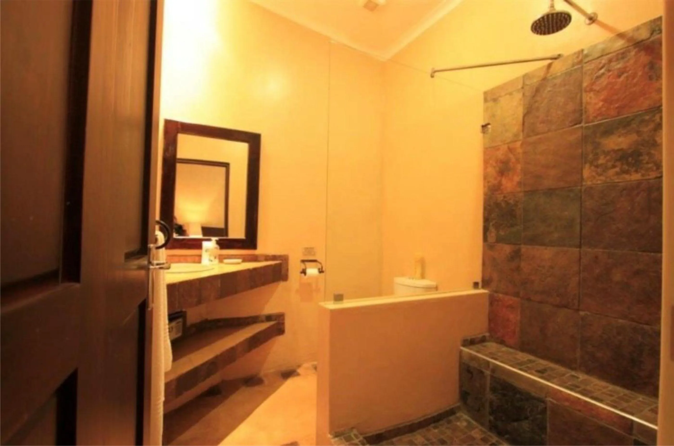 Sunset Lodge & Safaris