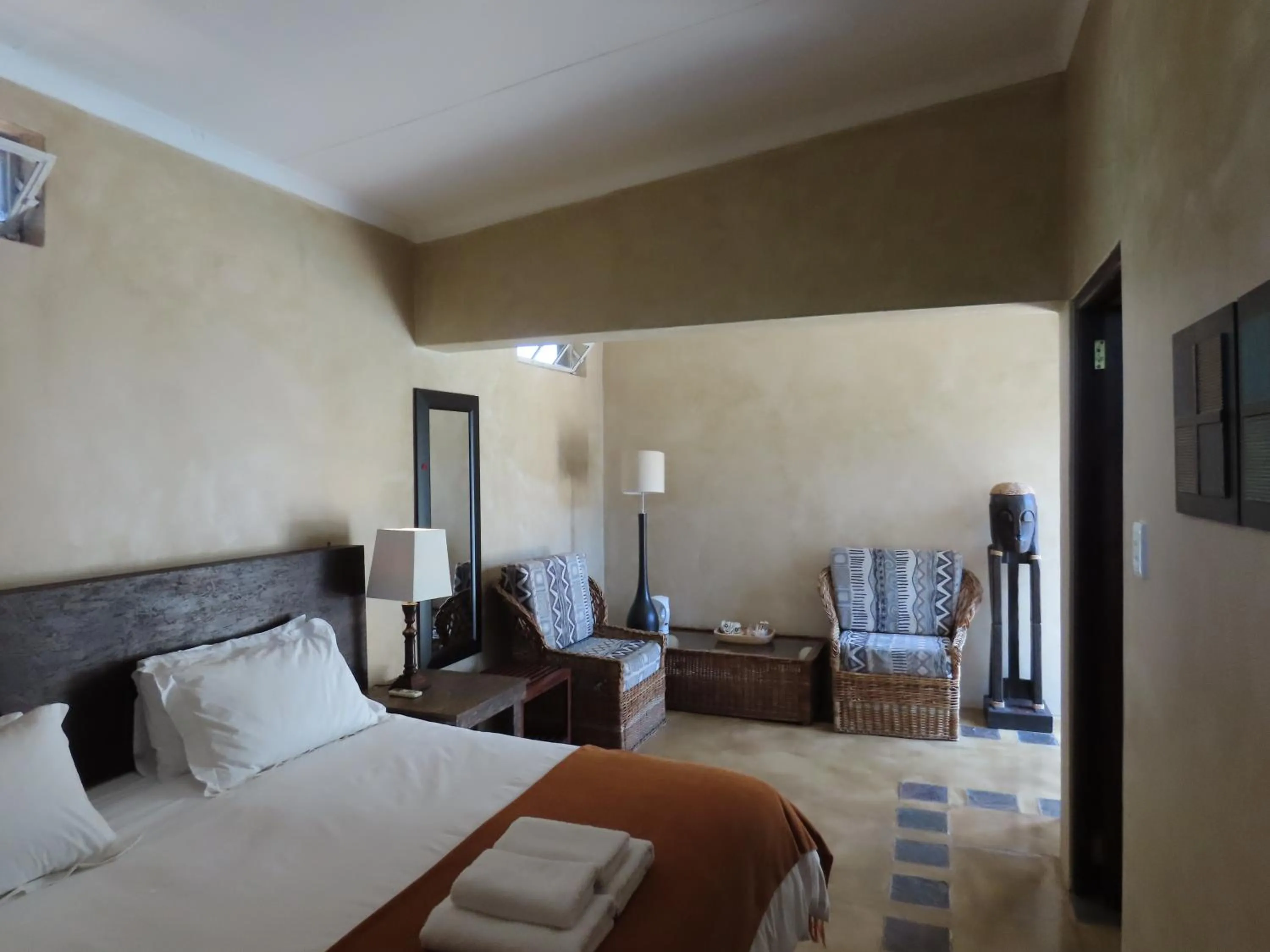 Sunset Lodge & Safaris