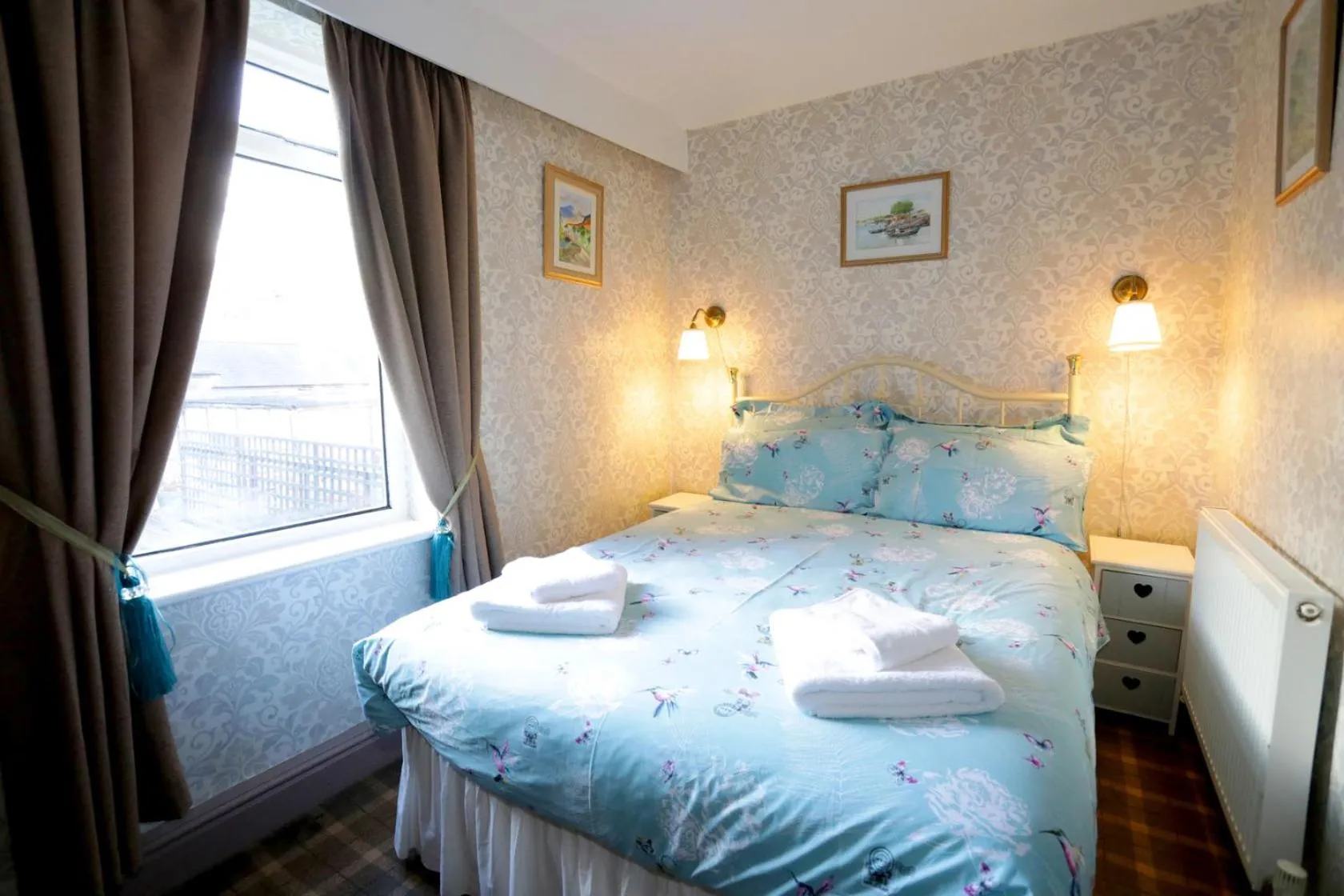 Bedroom, Bed in Bryn Woodlands House